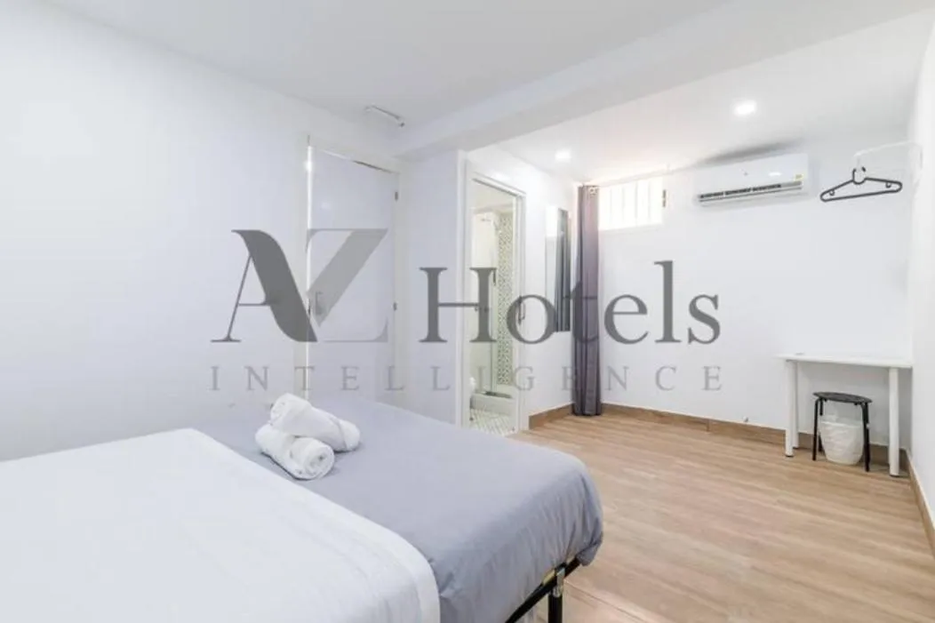 Bed in AYZ Elcano - Auto check-in property