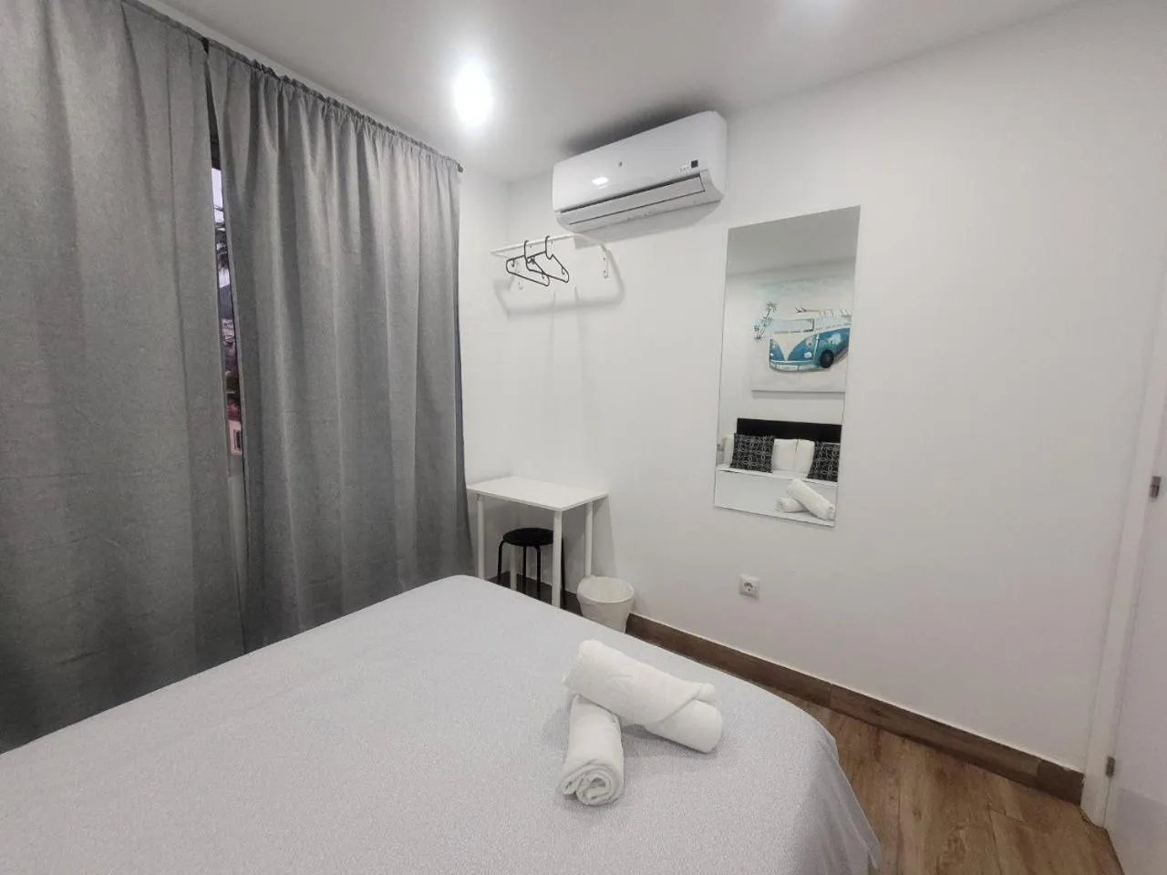 Bed in AYZ Elcano - Auto check-in property