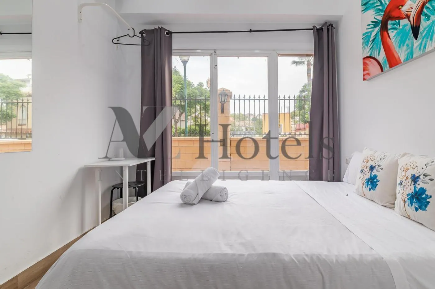 Bed in AYZ Elcano - Auto check-in property