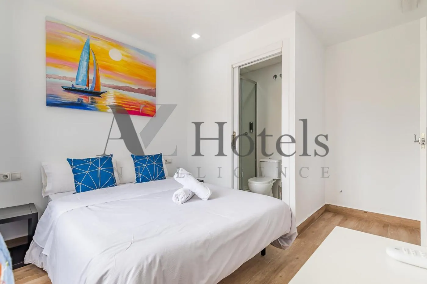 Bed in AYZ Elcano - Auto check-in property