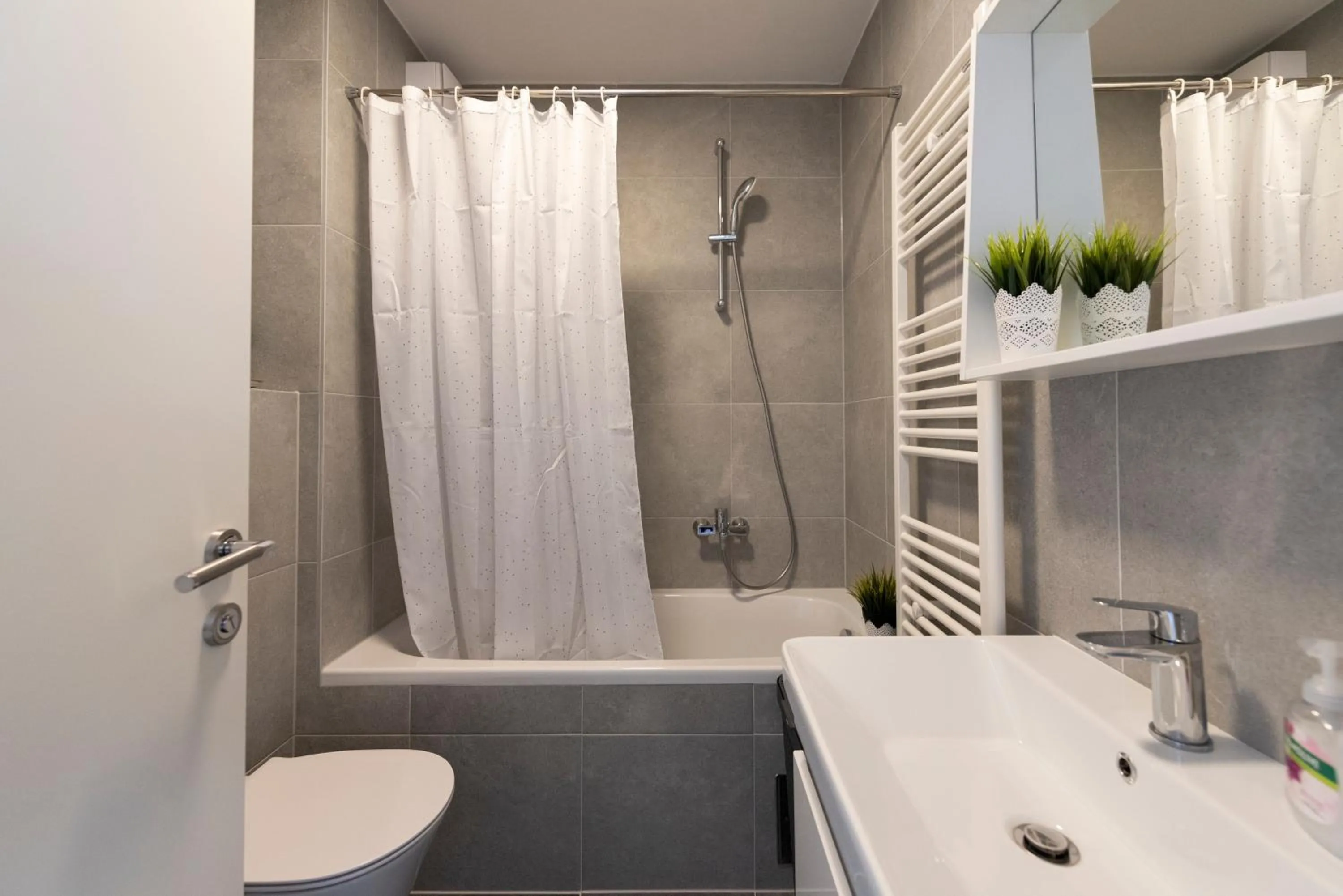 Shower in Schloss