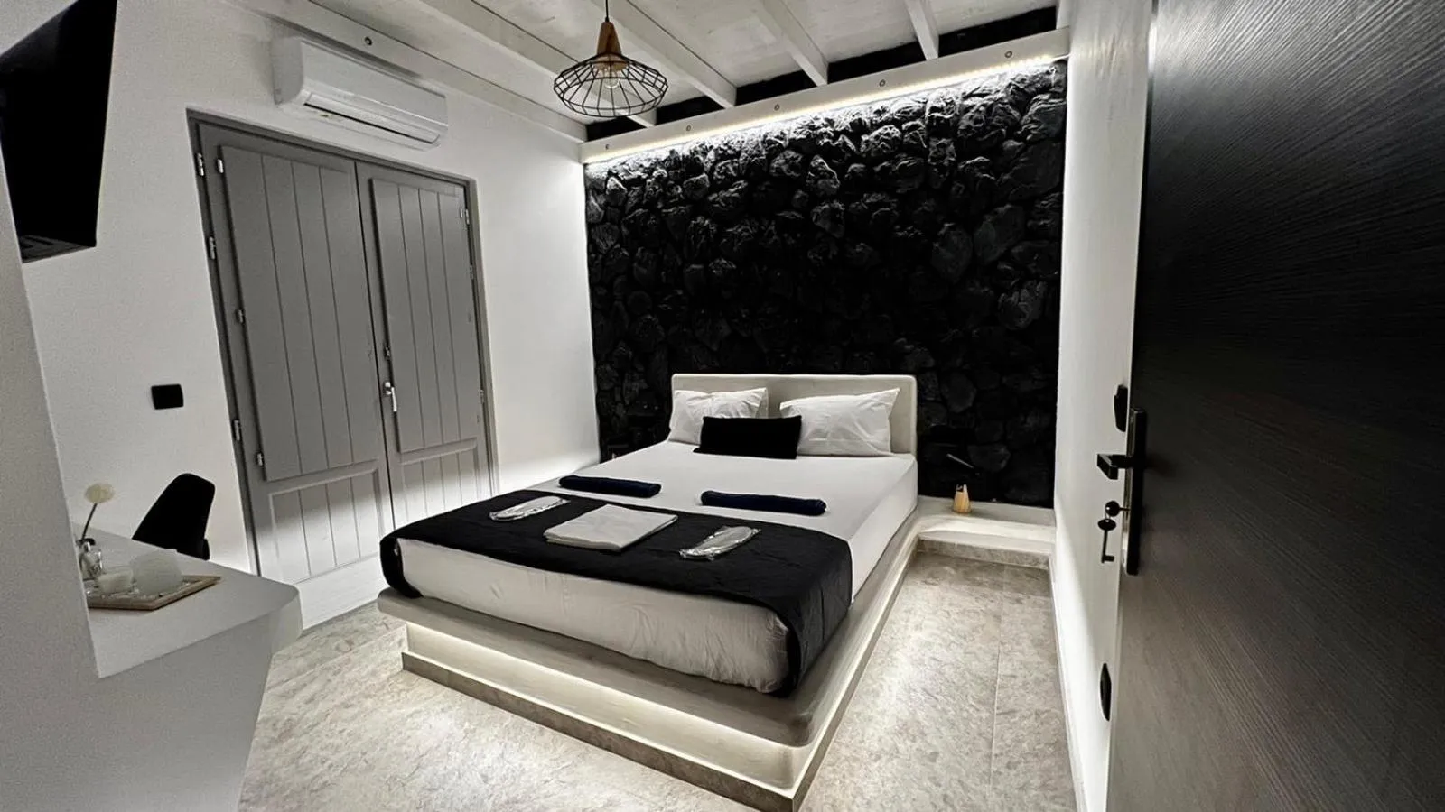 Bed in Filoxenia Luxury Villas