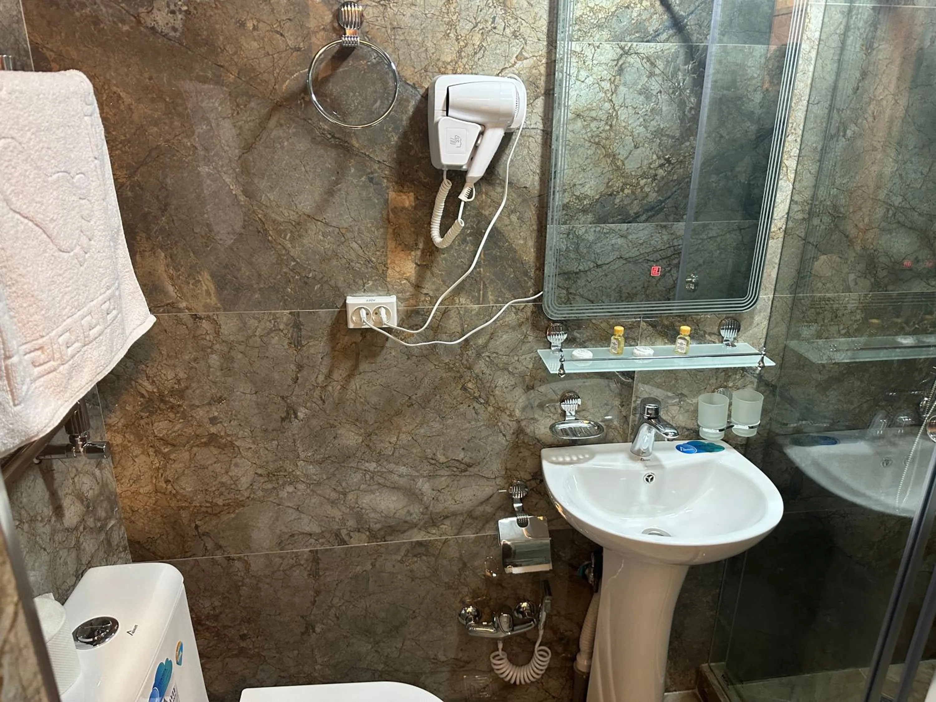 Shower in Rayyan Hotel Samarkand
