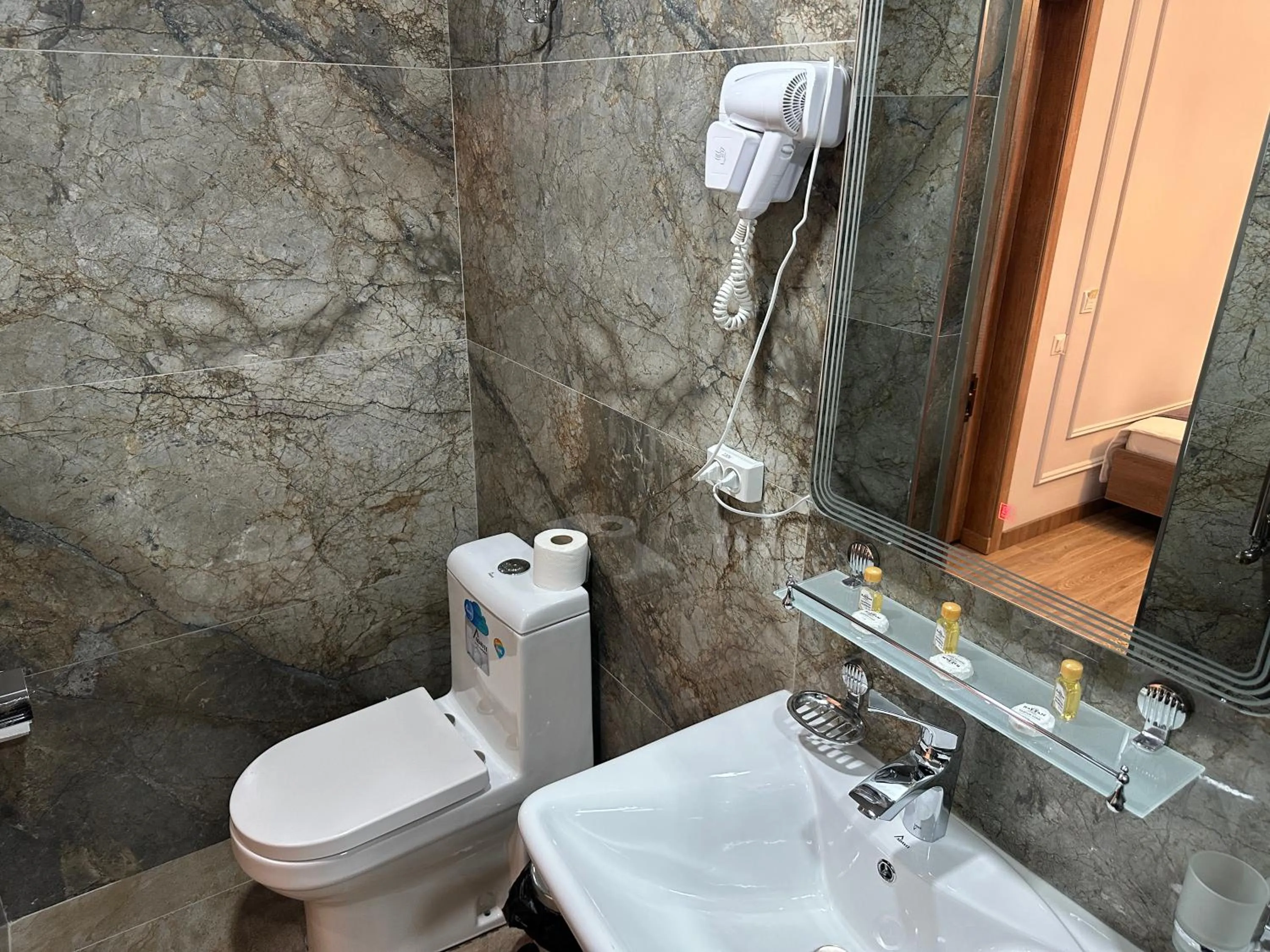 Shower in Rayyan Hotel Samarkand