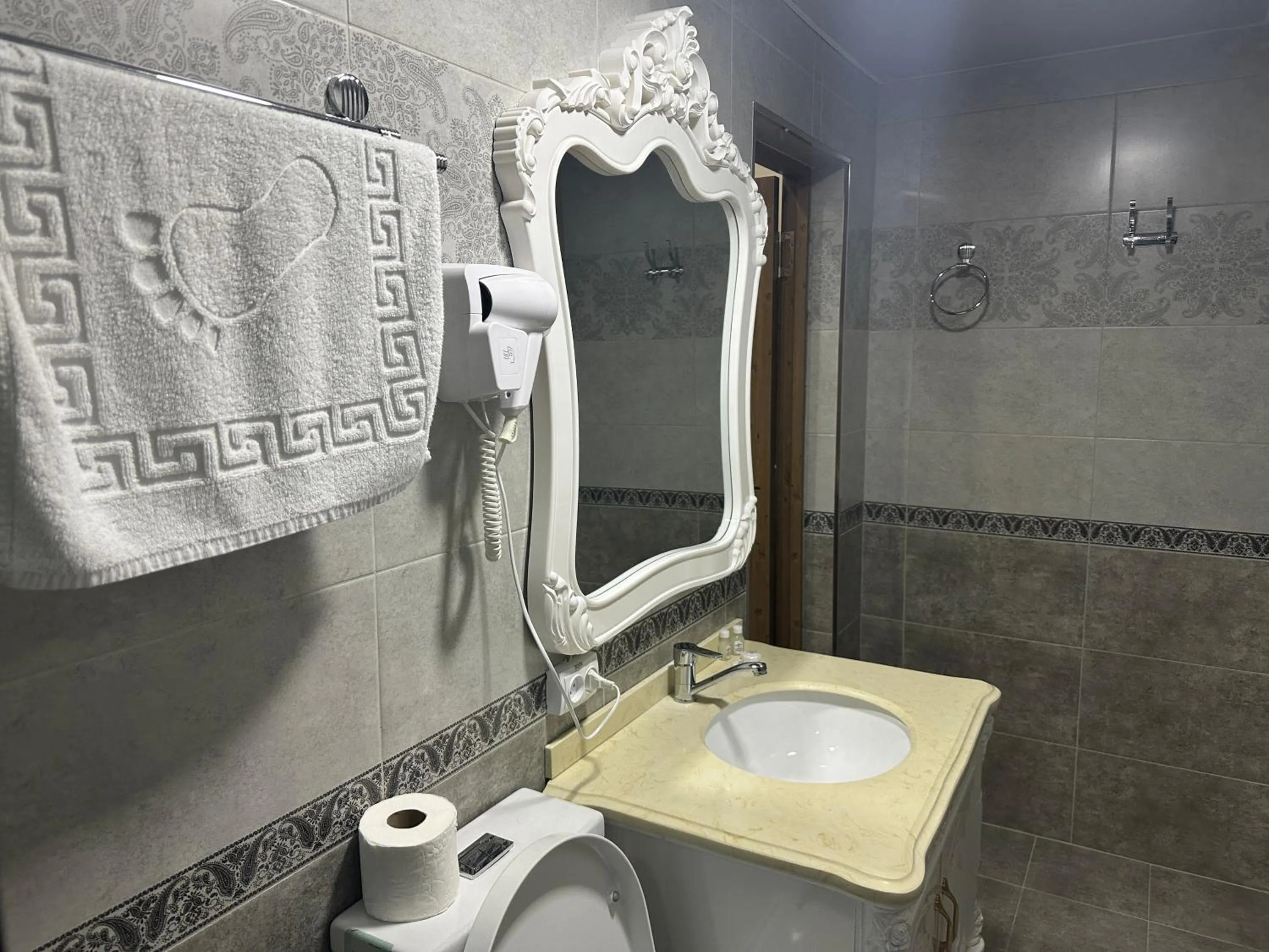 Shower in Rayyan Hotel Samarkand