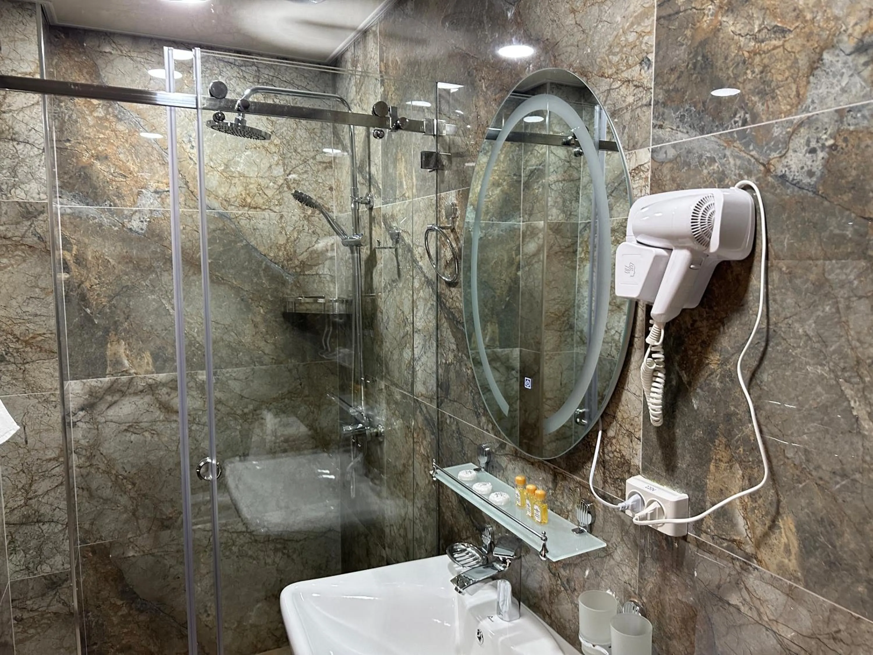 Shower in Rayyan Hotel Samarkand