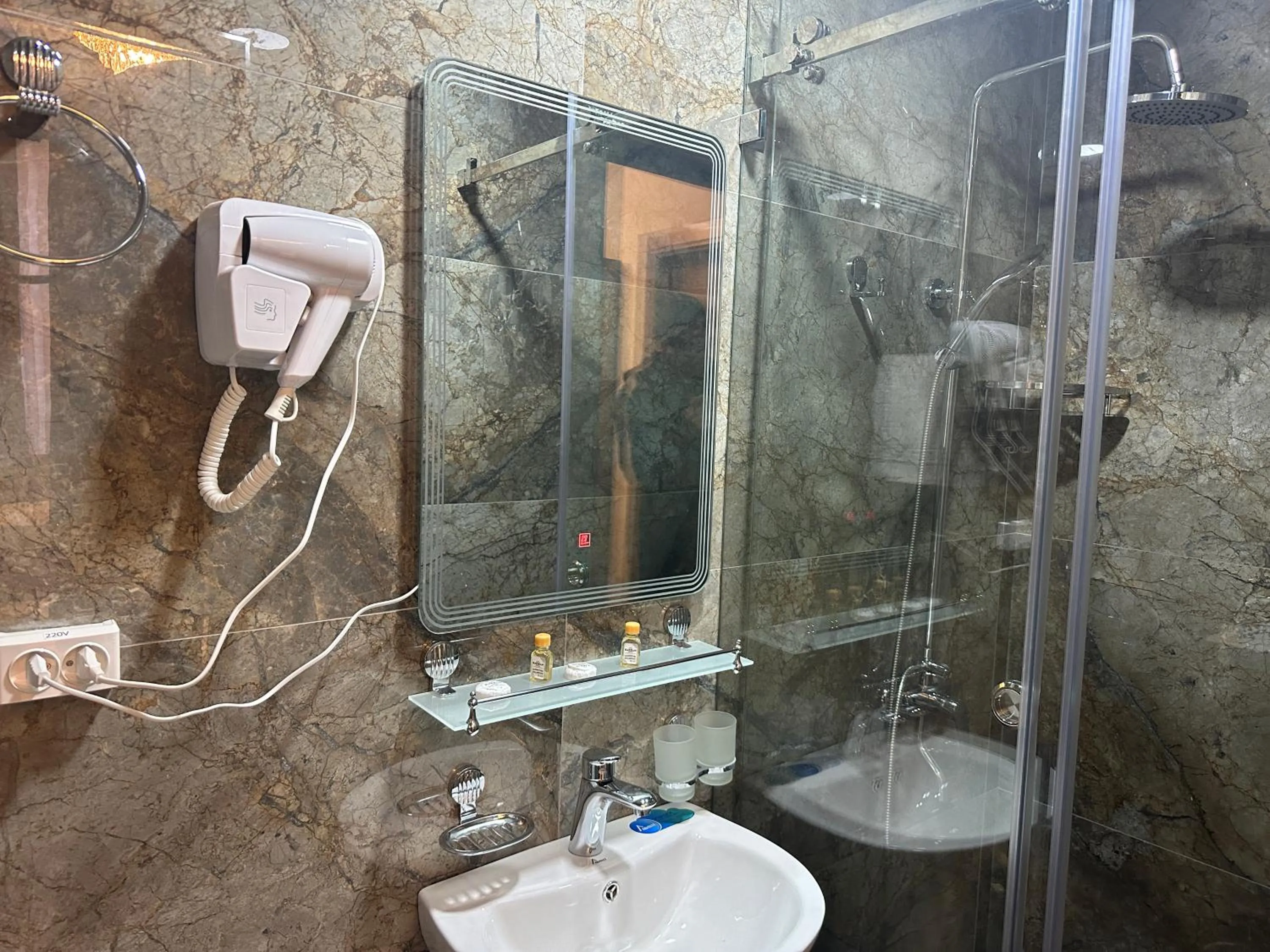 Shower in Rayyan Hotel Samarkand