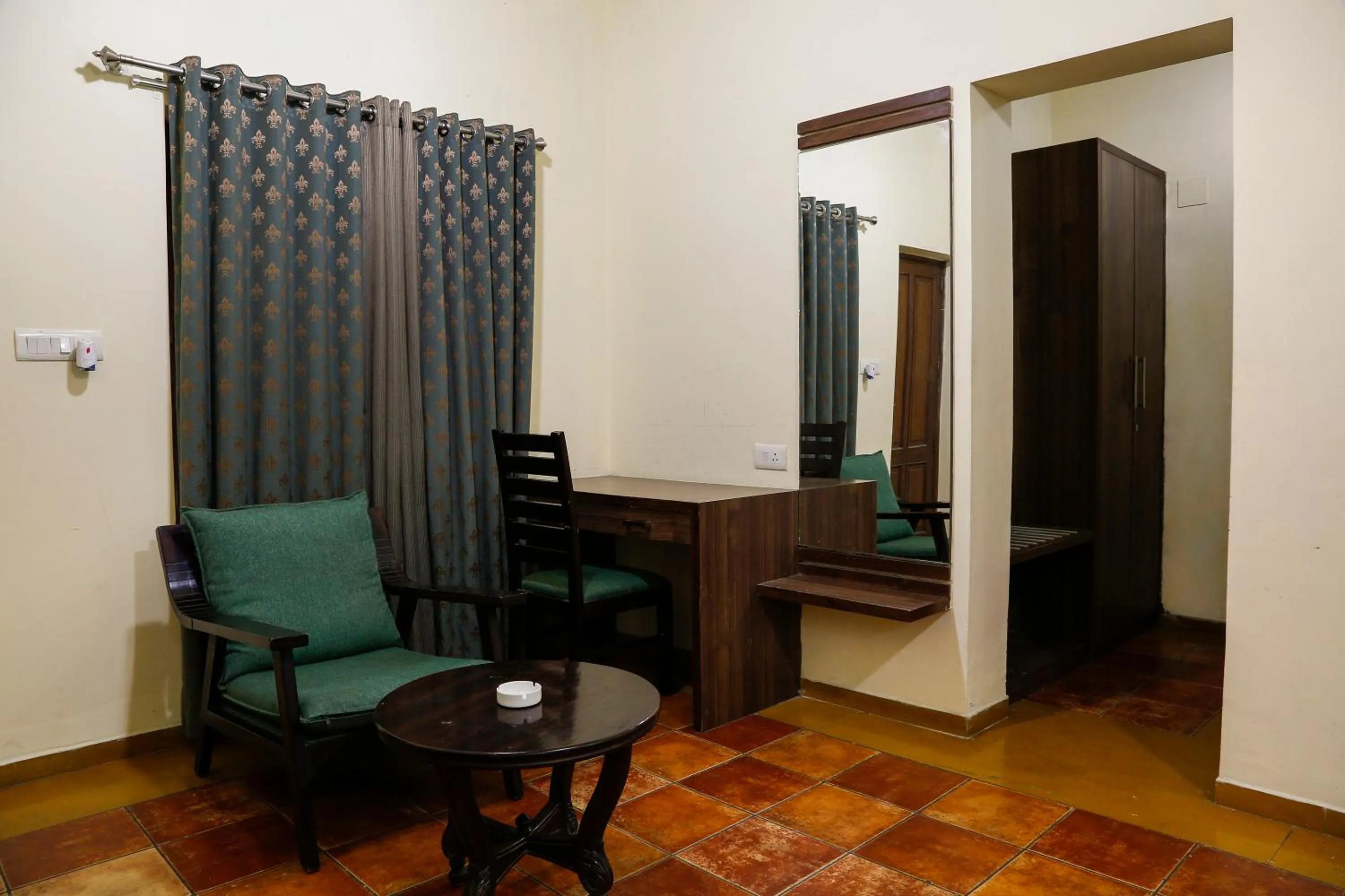 On site in The Colonial Manek Manor By SAH