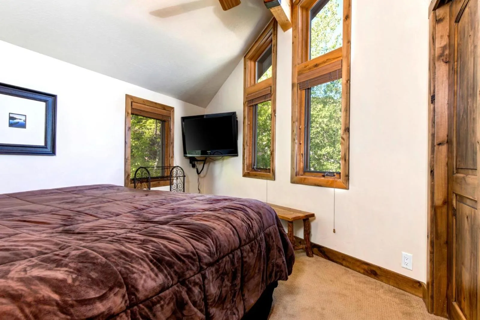 Bedroom, Bed in KBM Resorts FREE CAR Walk to Main St Private Hot Tub POA-504B