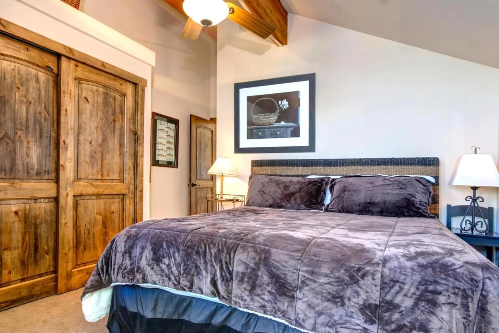 Bedroom, Bed in KBM Resorts FREE CAR Walk to Main St Private Hot Tub POA-504B