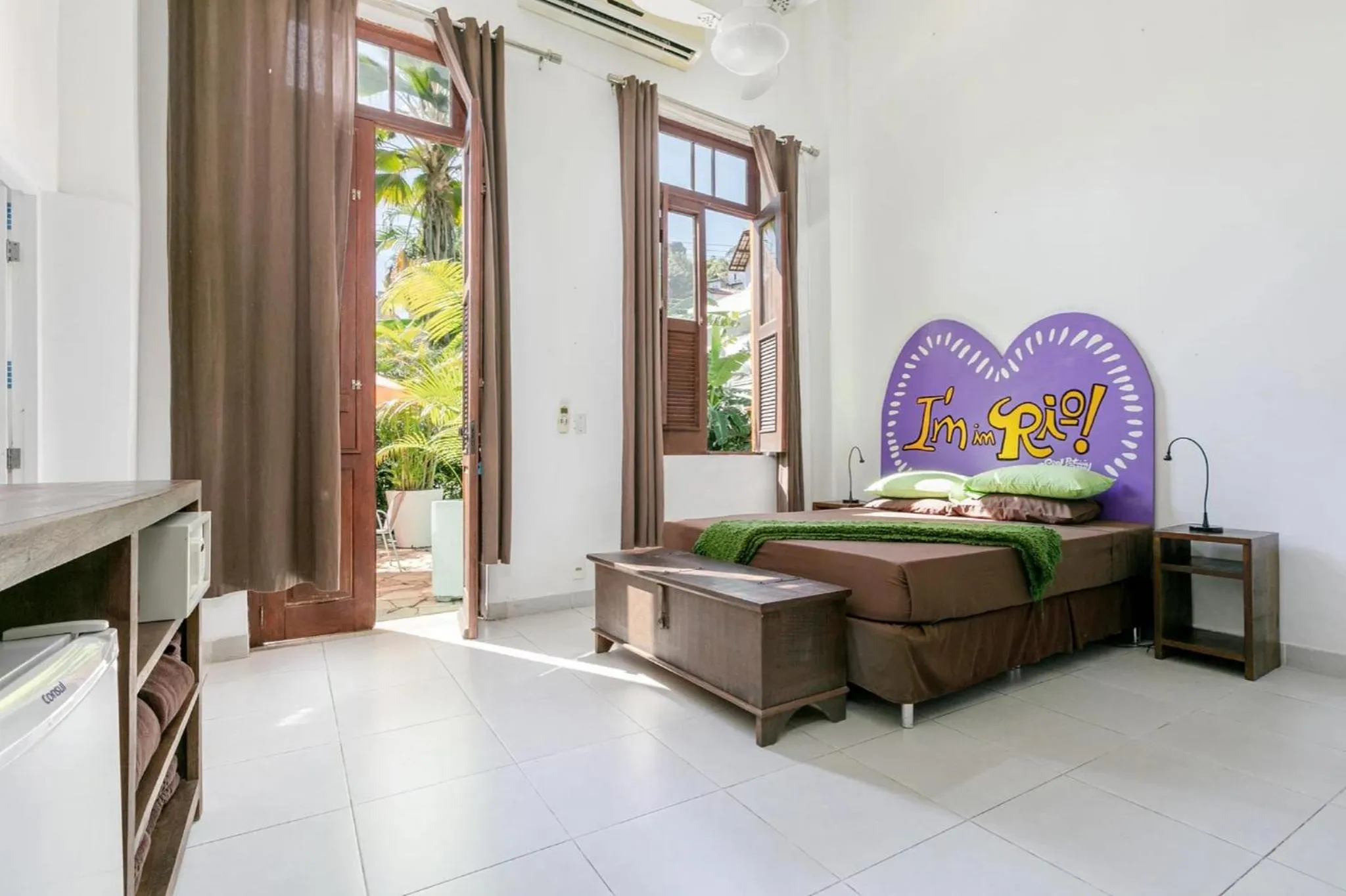 Bed in casaJOMO Art, Food & Music B&B