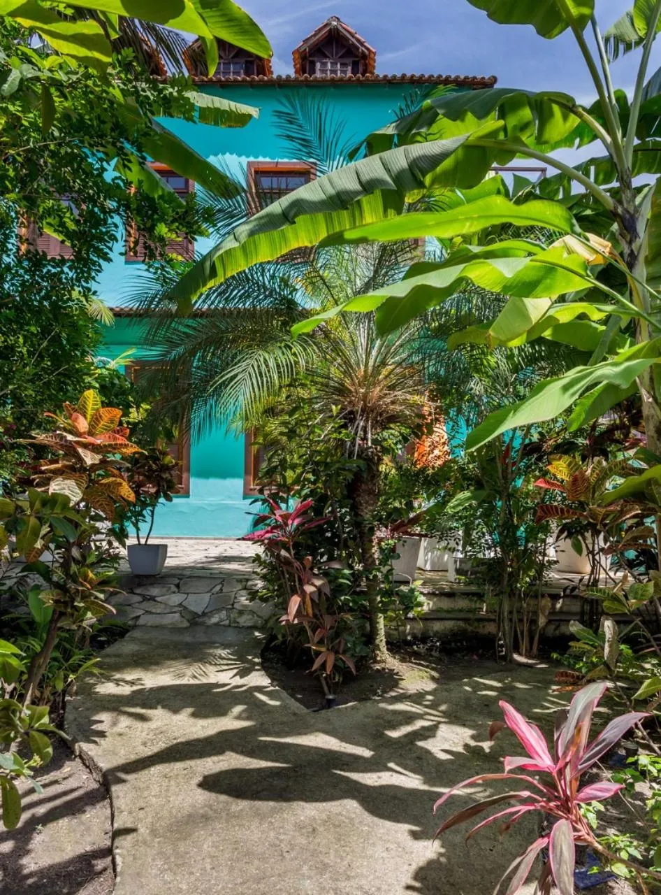 Garden in casaJOMO Art, Food & Music B&B