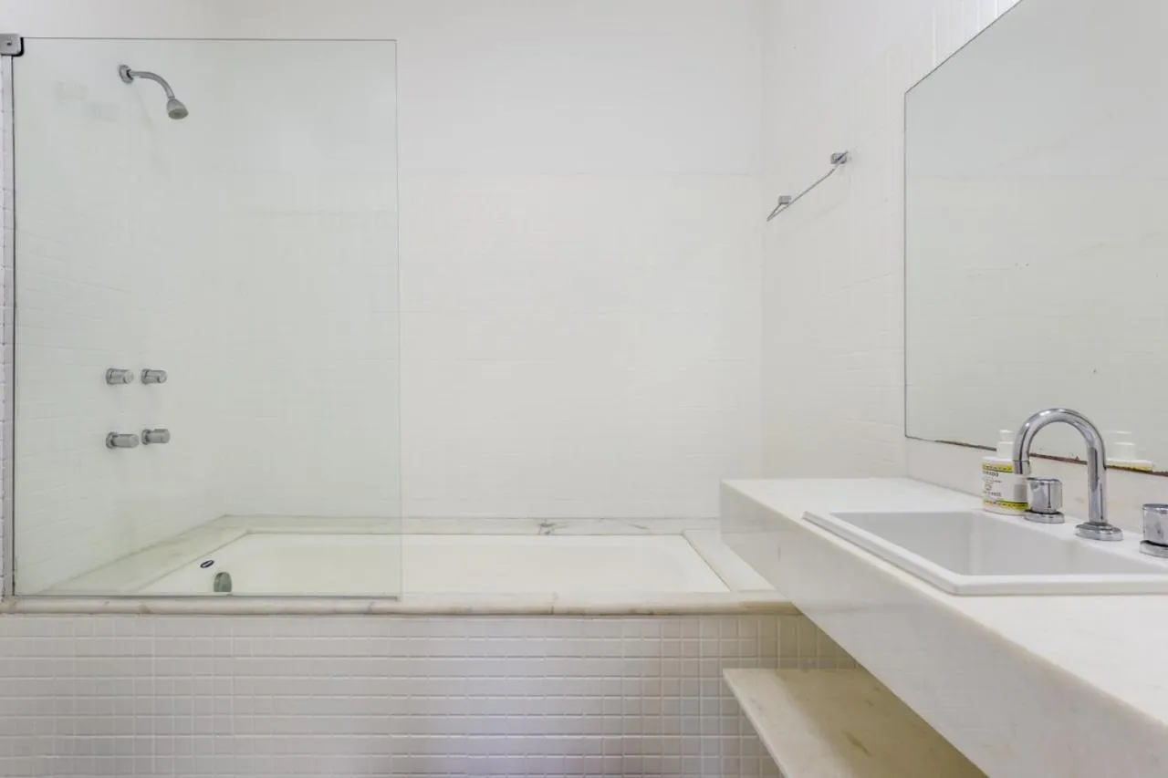 Bathroom in casaJOMO Art, Food & Music B&B