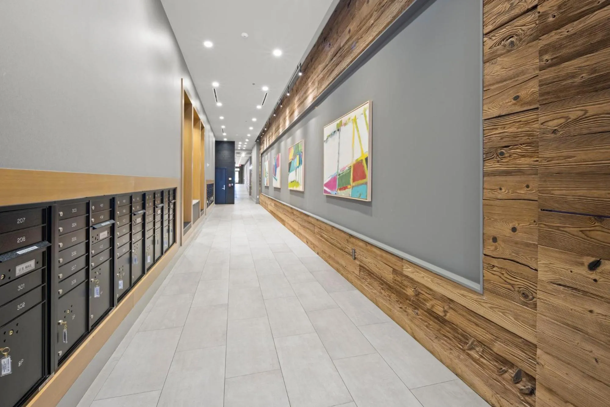 microwave in Global Luxury Suites at Tribeca