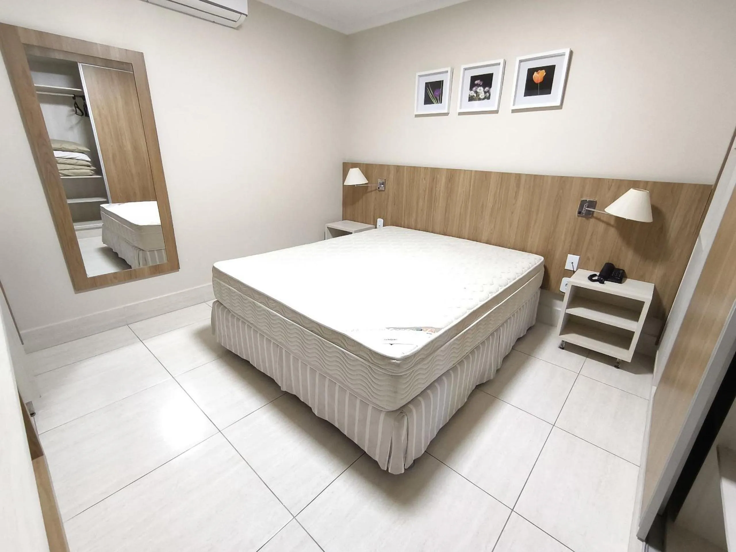 Photo of the whole room, Bed in Piazza diRoma