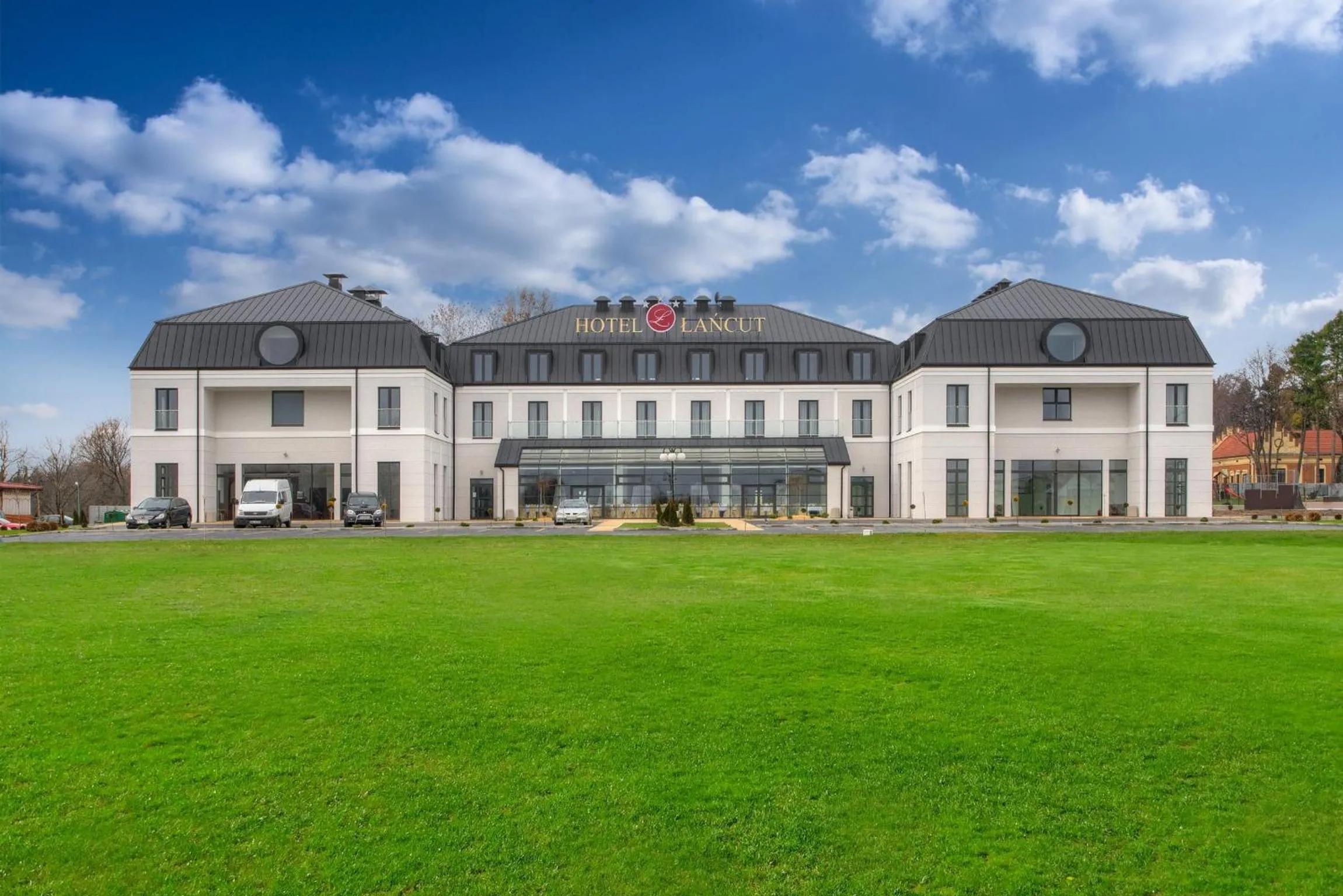 Facade/entrance in Hotel Łańcut