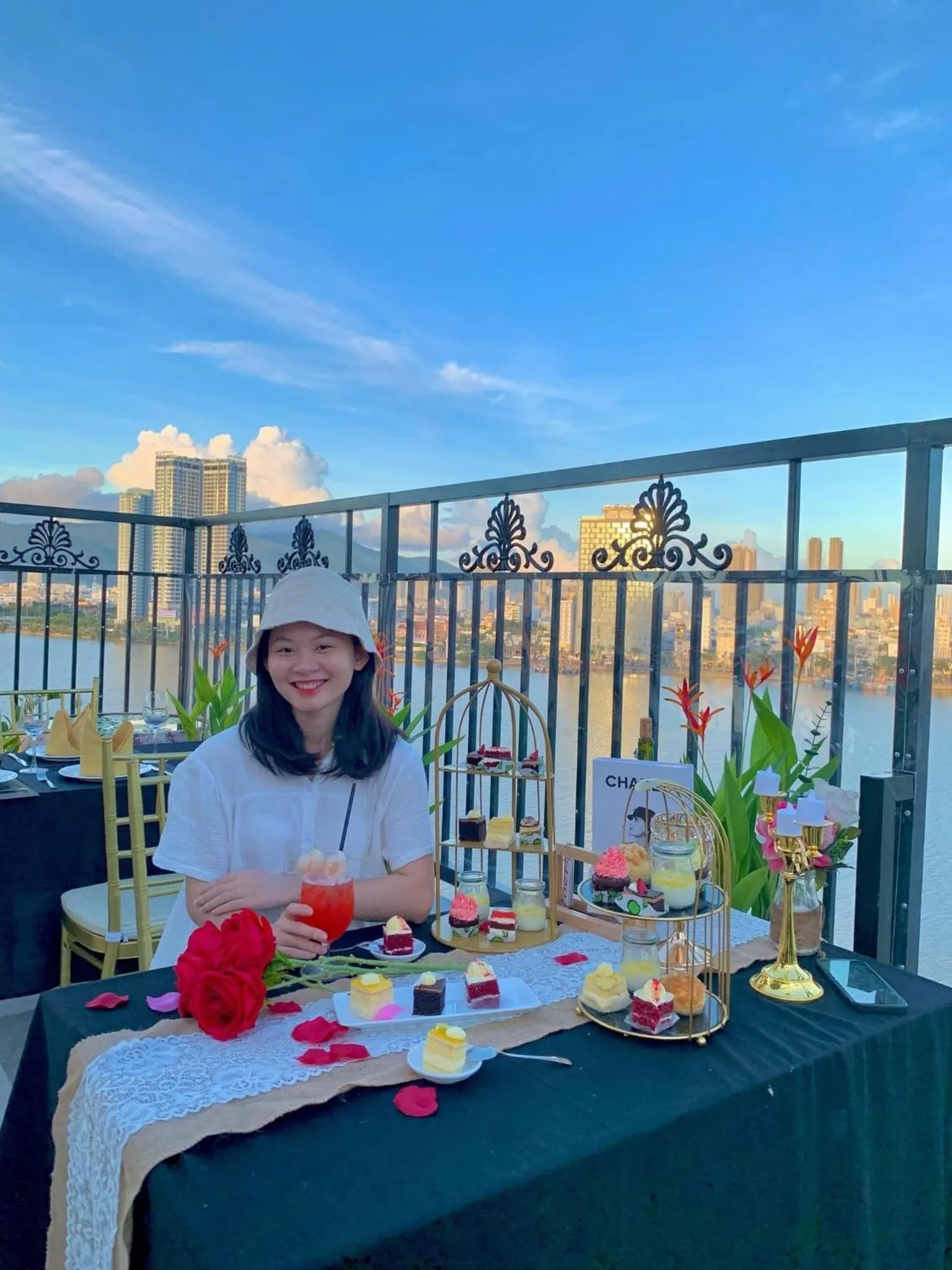 Restaurant/places to eat in Pariat River Front Hotel