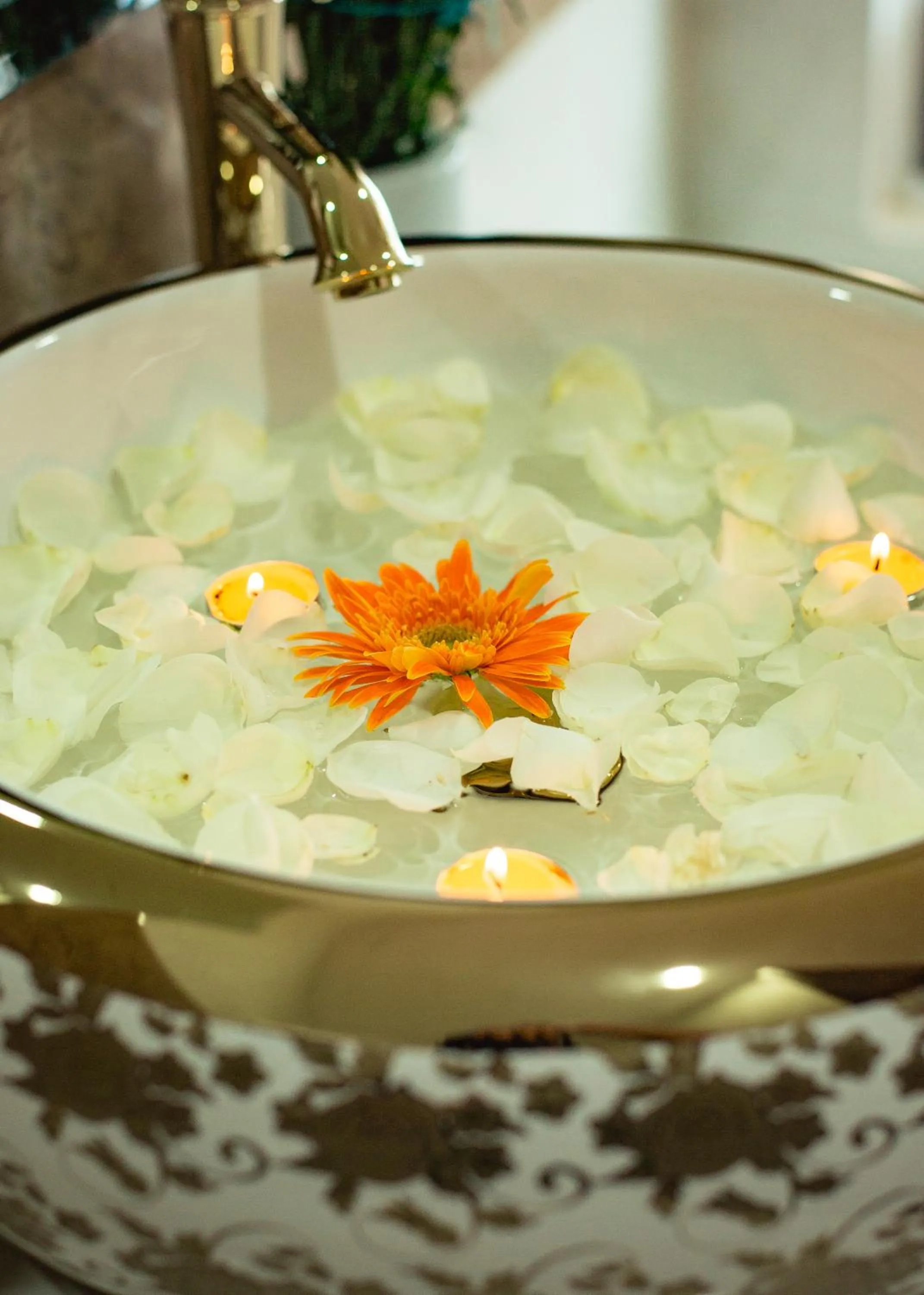 Shower in Pariat River Front Hotel