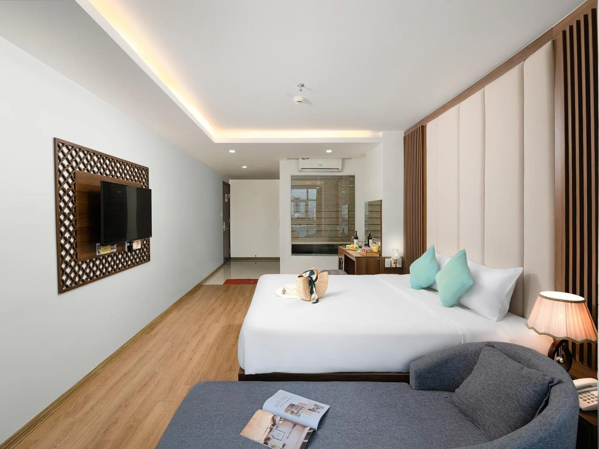 Coffee/tea facilities, Bed in Pariat River Front Hotel