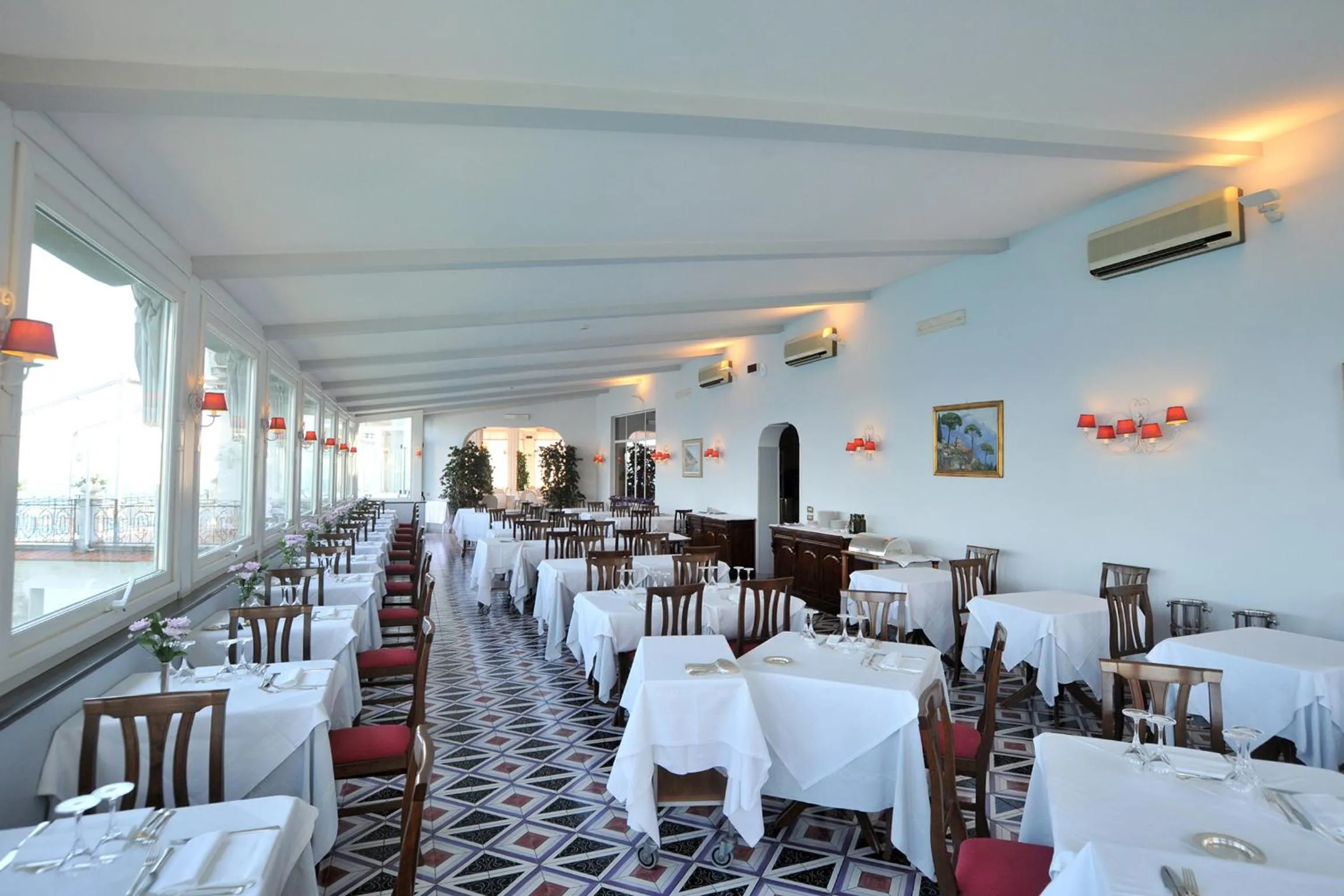 Restaurant/places to eat in Hotel Belvedere