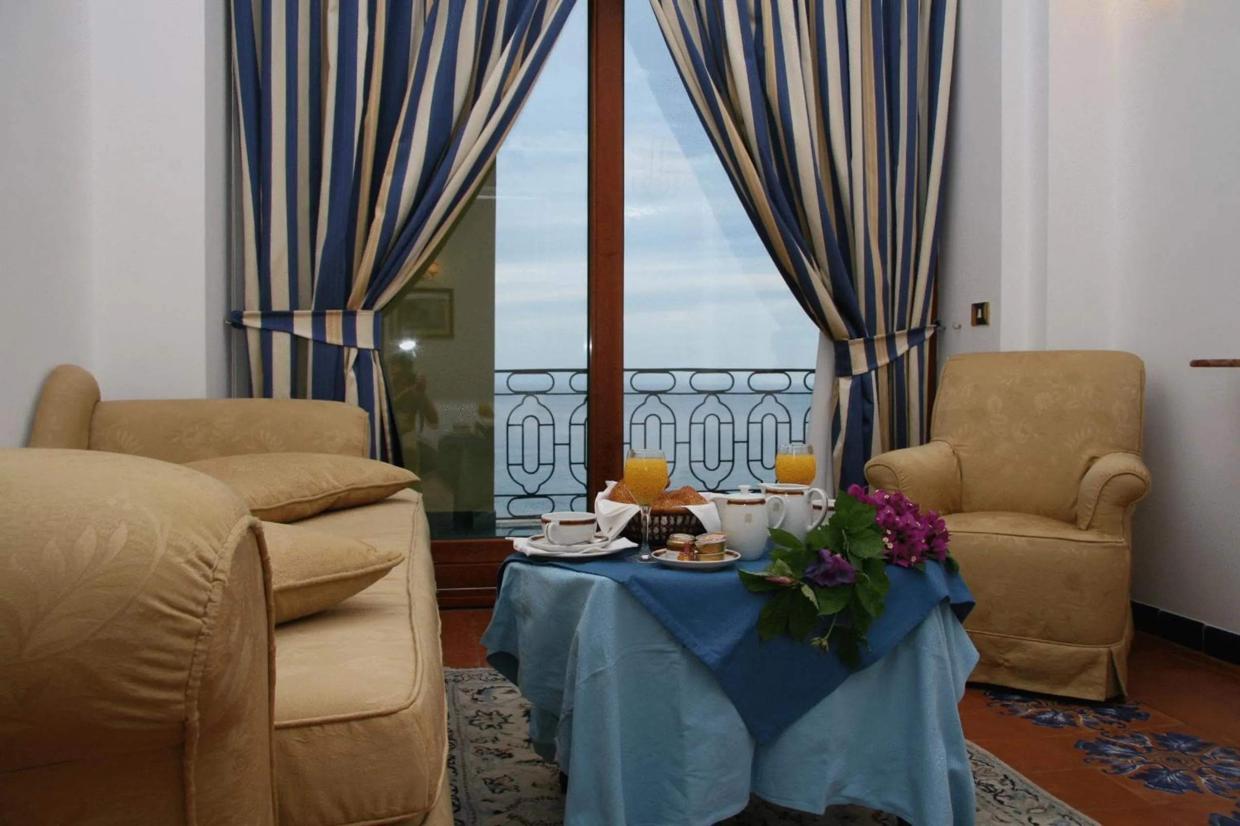 Seating area in Hotel Belvedere