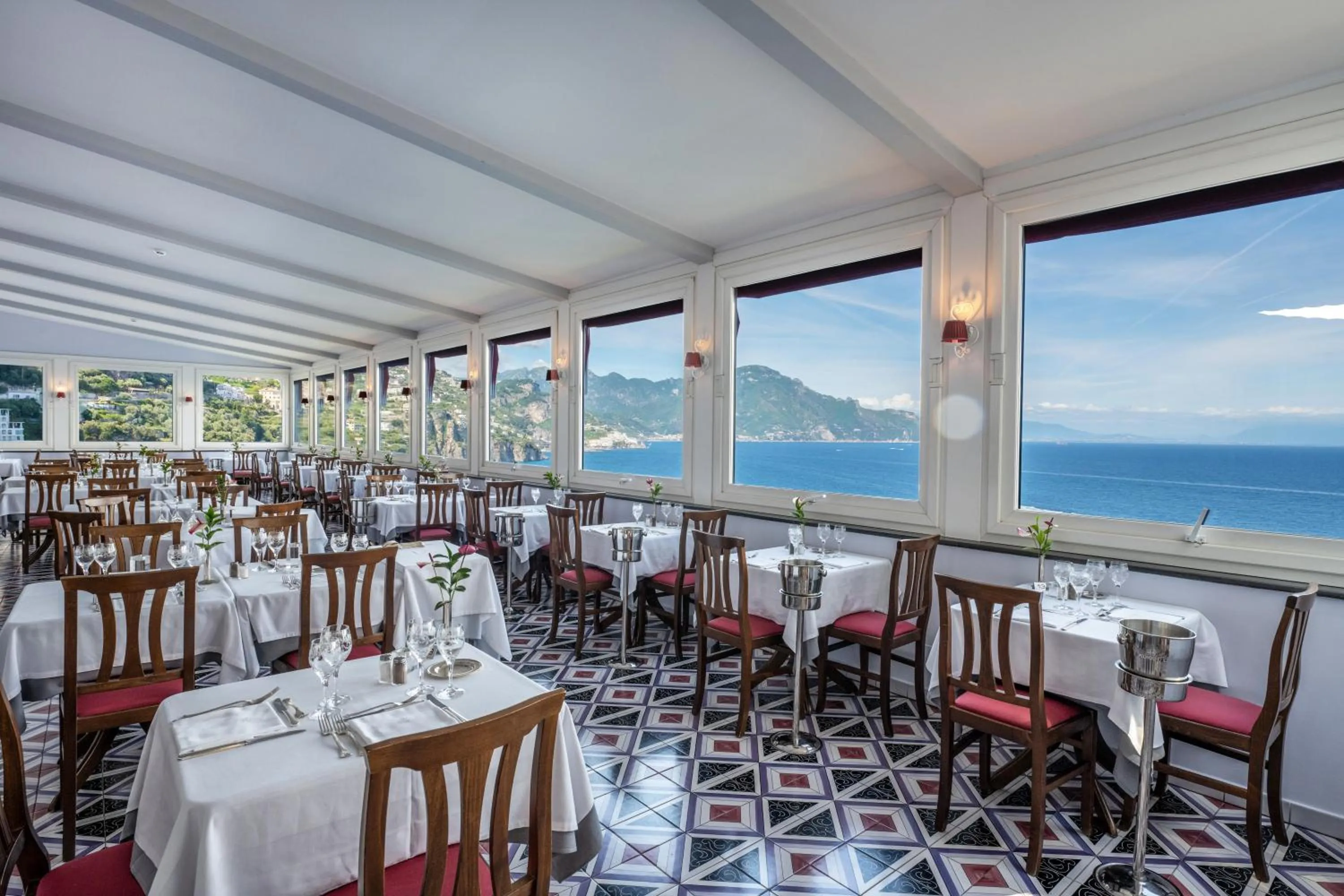 Restaurant/places to eat in Hotel Belvedere