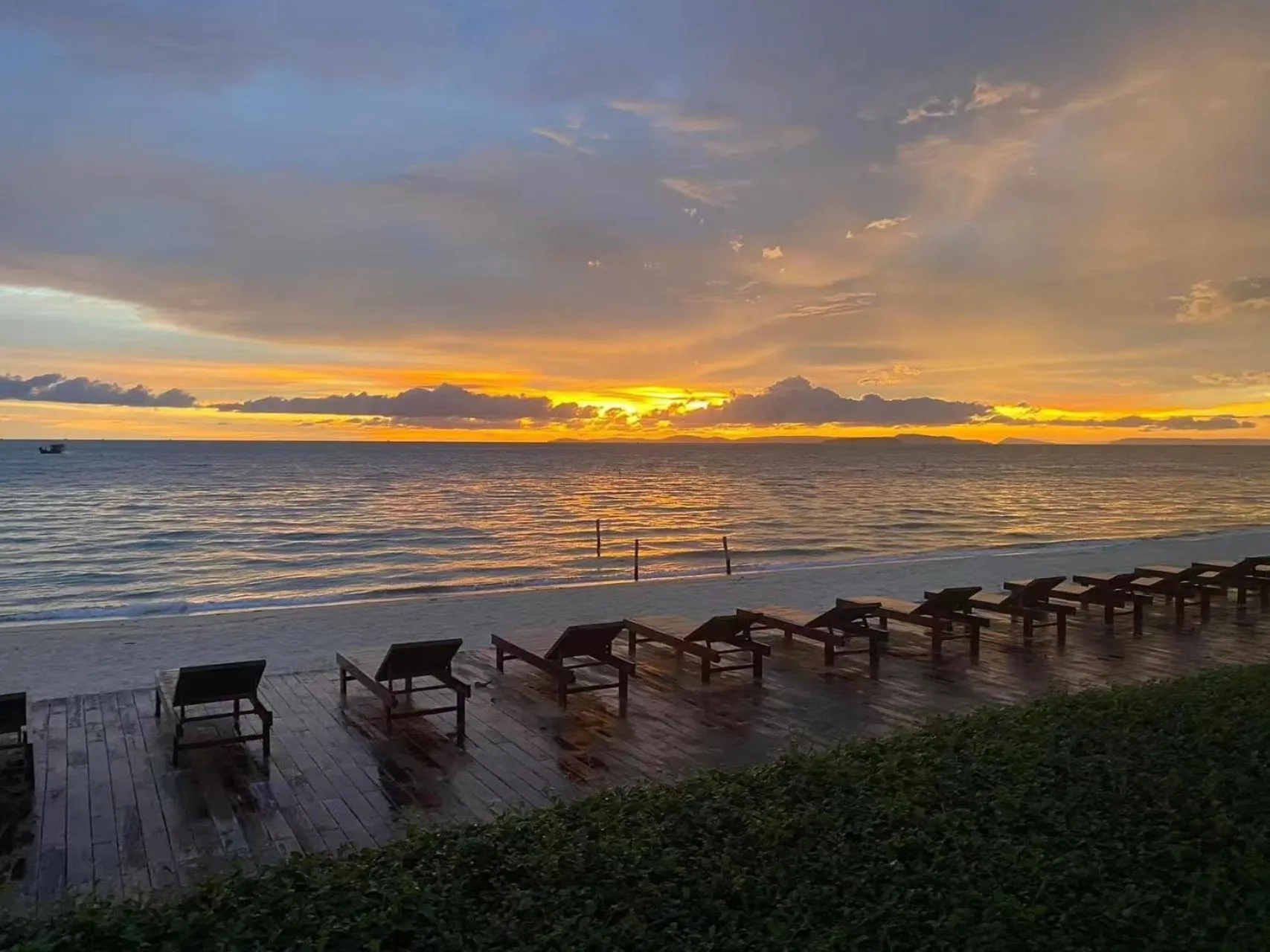 Property building in Continental Xin Hao Hotel and Resort 洲际新濠酒店