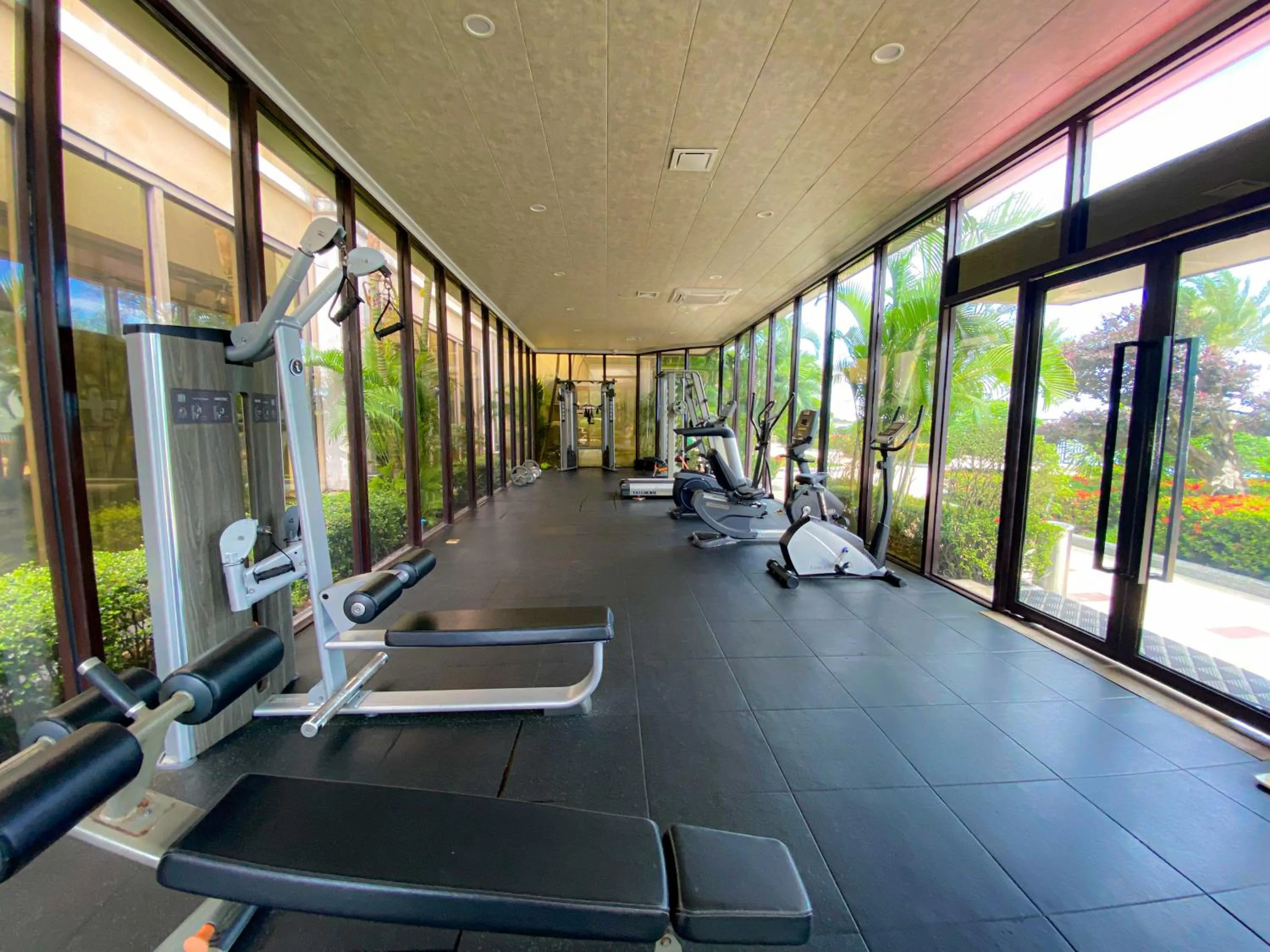 Fitness centre/facilities in Continental Xin Hao Hotel and Resort 洲际新濠酒店