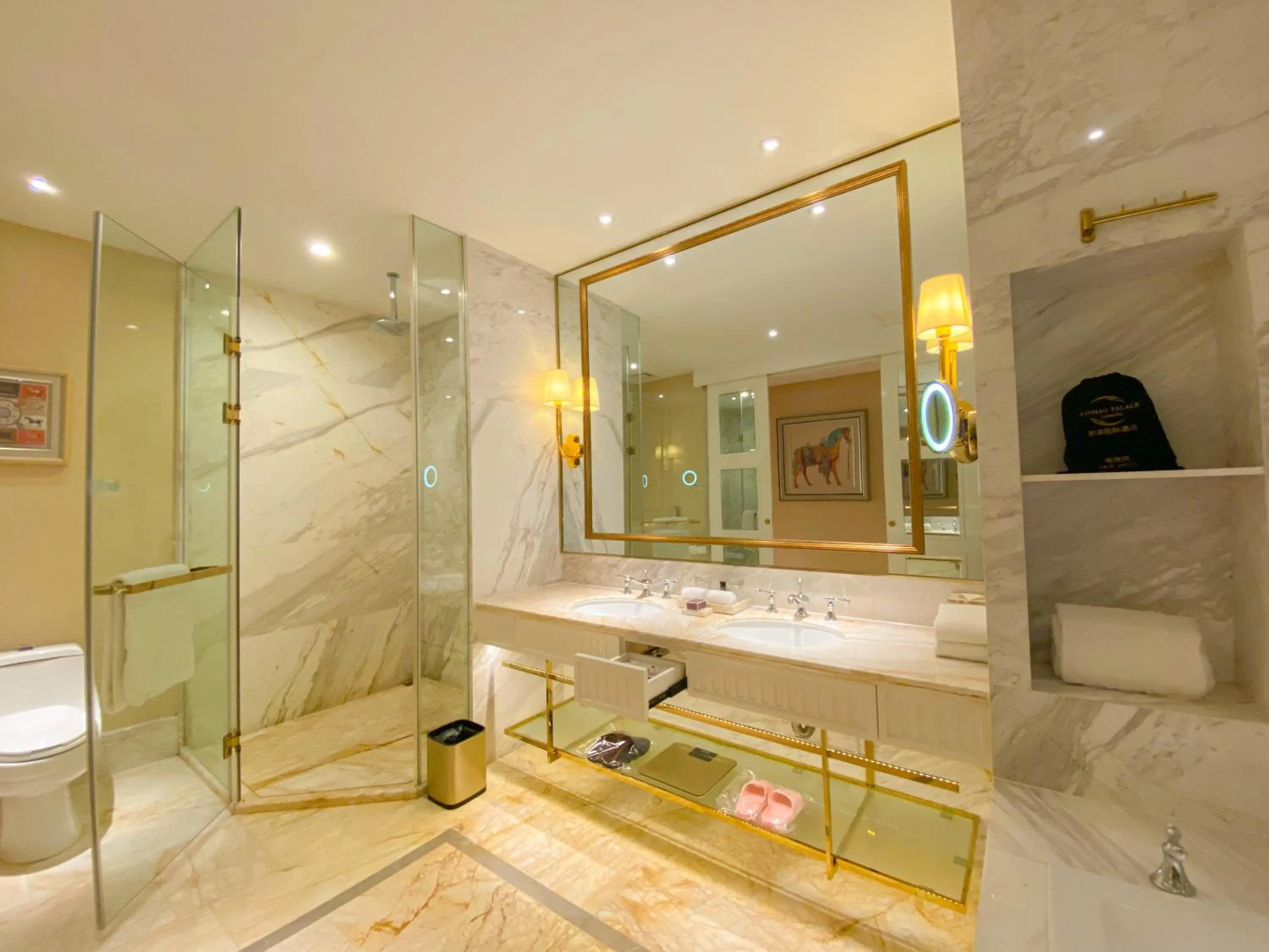 Bathroom in Continental Xin Hao Hotel and Resort 洲际新濠酒店
