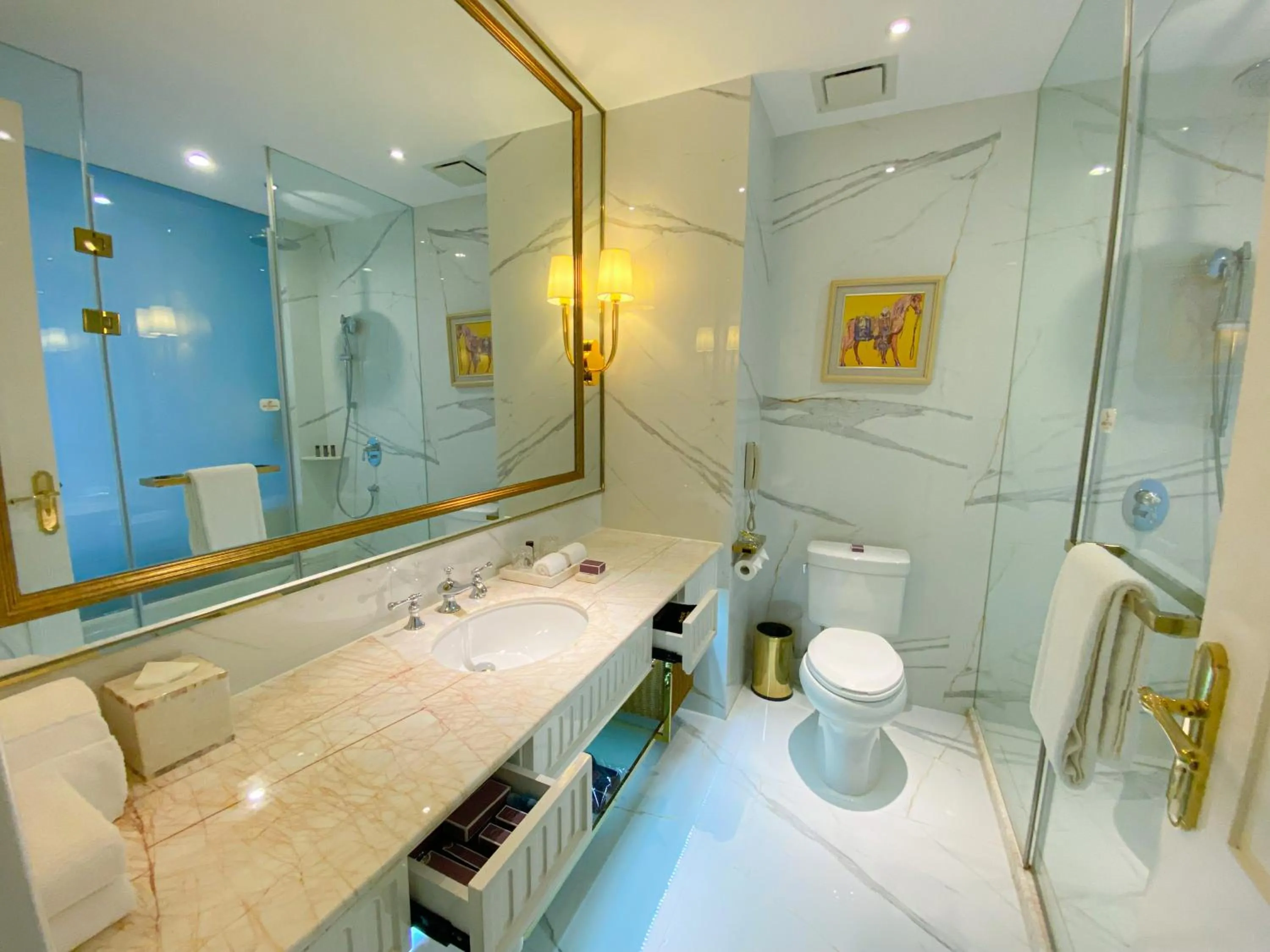 Bathroom in Continental Xin Hao Hotel and Resort 洲际新濠酒店