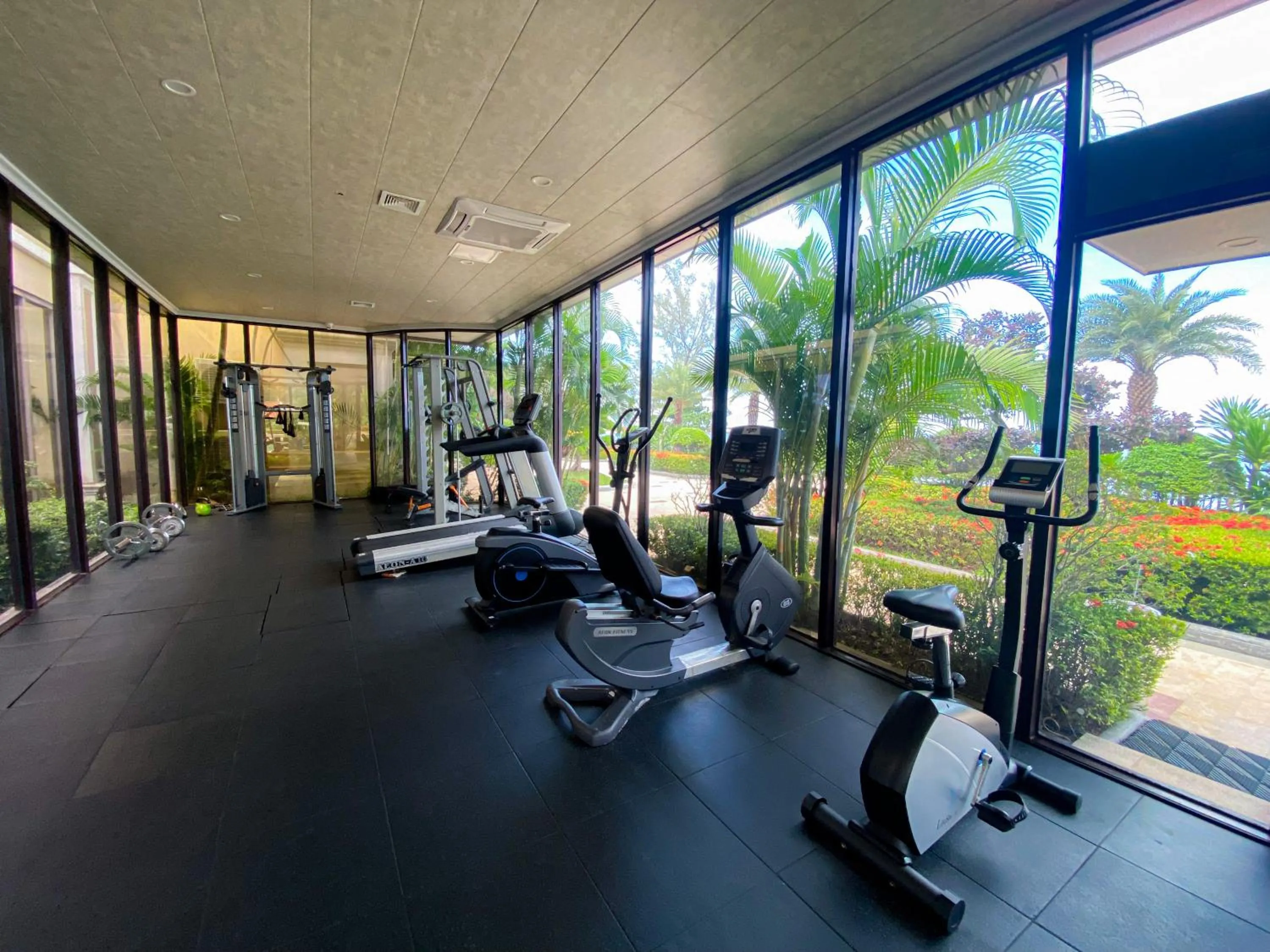 Fitness centre/facilities in Continental Xin Hao Hotel and Resort 洲际新濠酒店