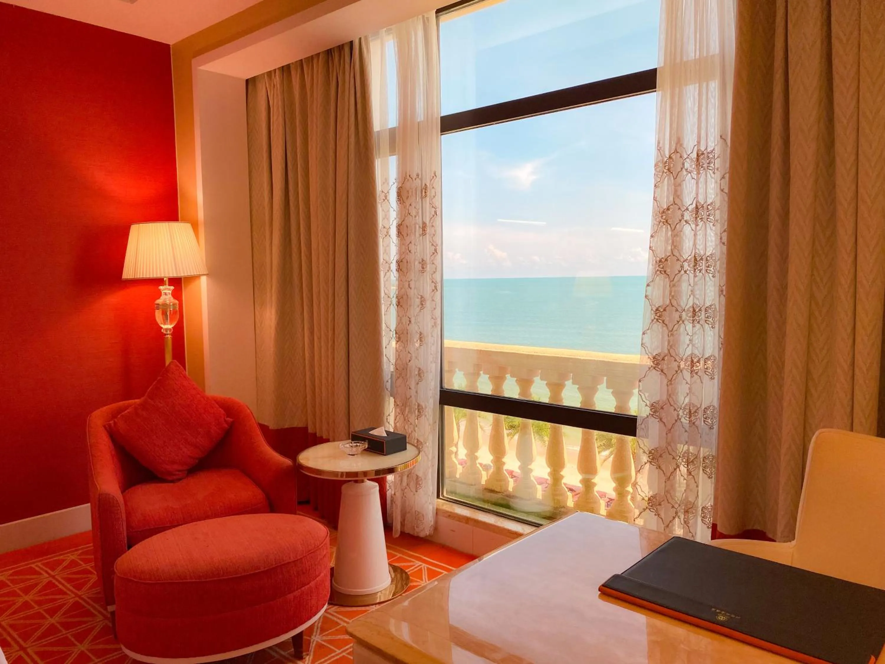 View (from property/room), Bed in Continental Xin Hao Hotel and Resort 洲际新濠酒店