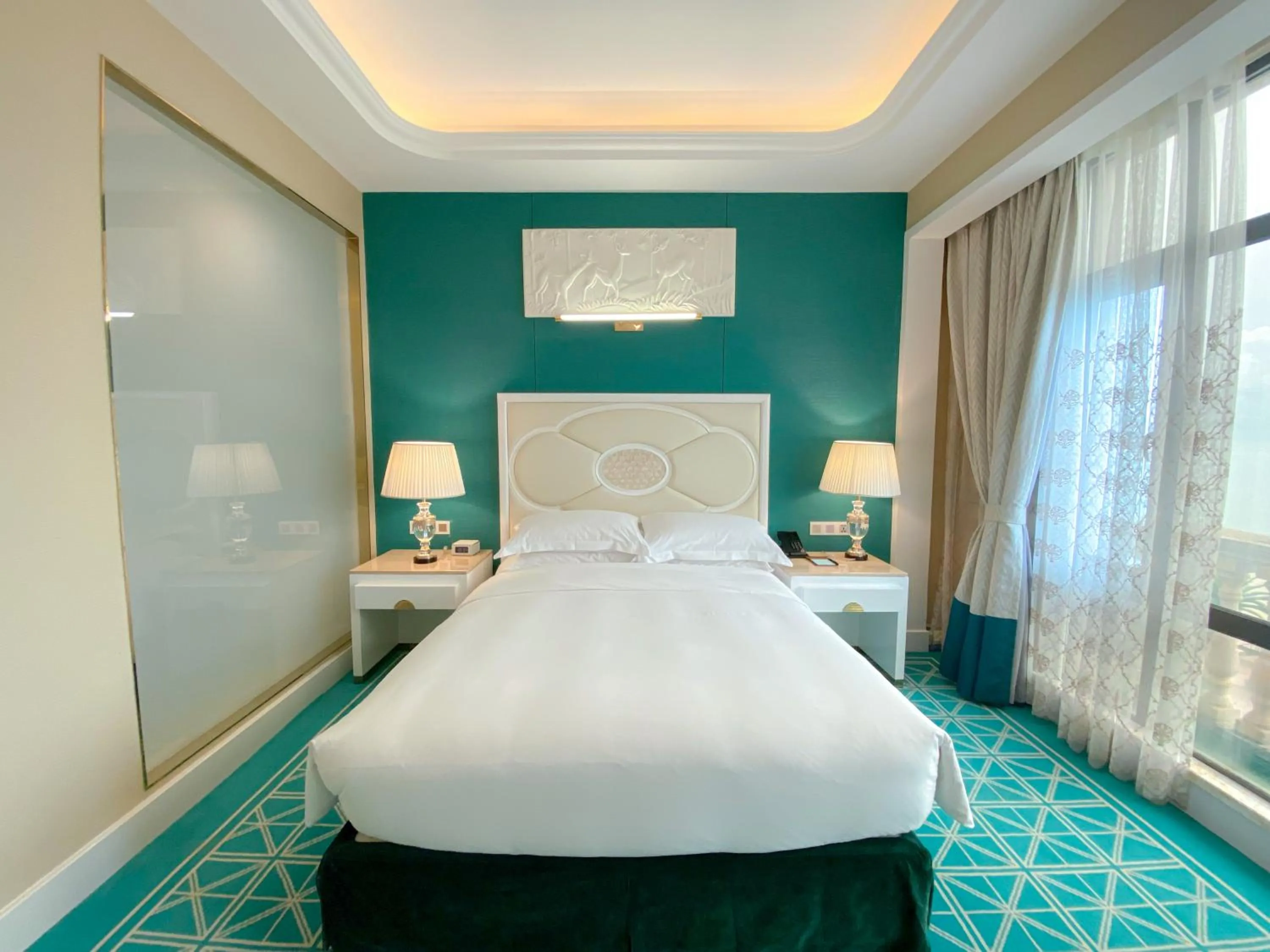 Bed in Continental Xin Hao Hotel and Resort 洲际新濠酒店