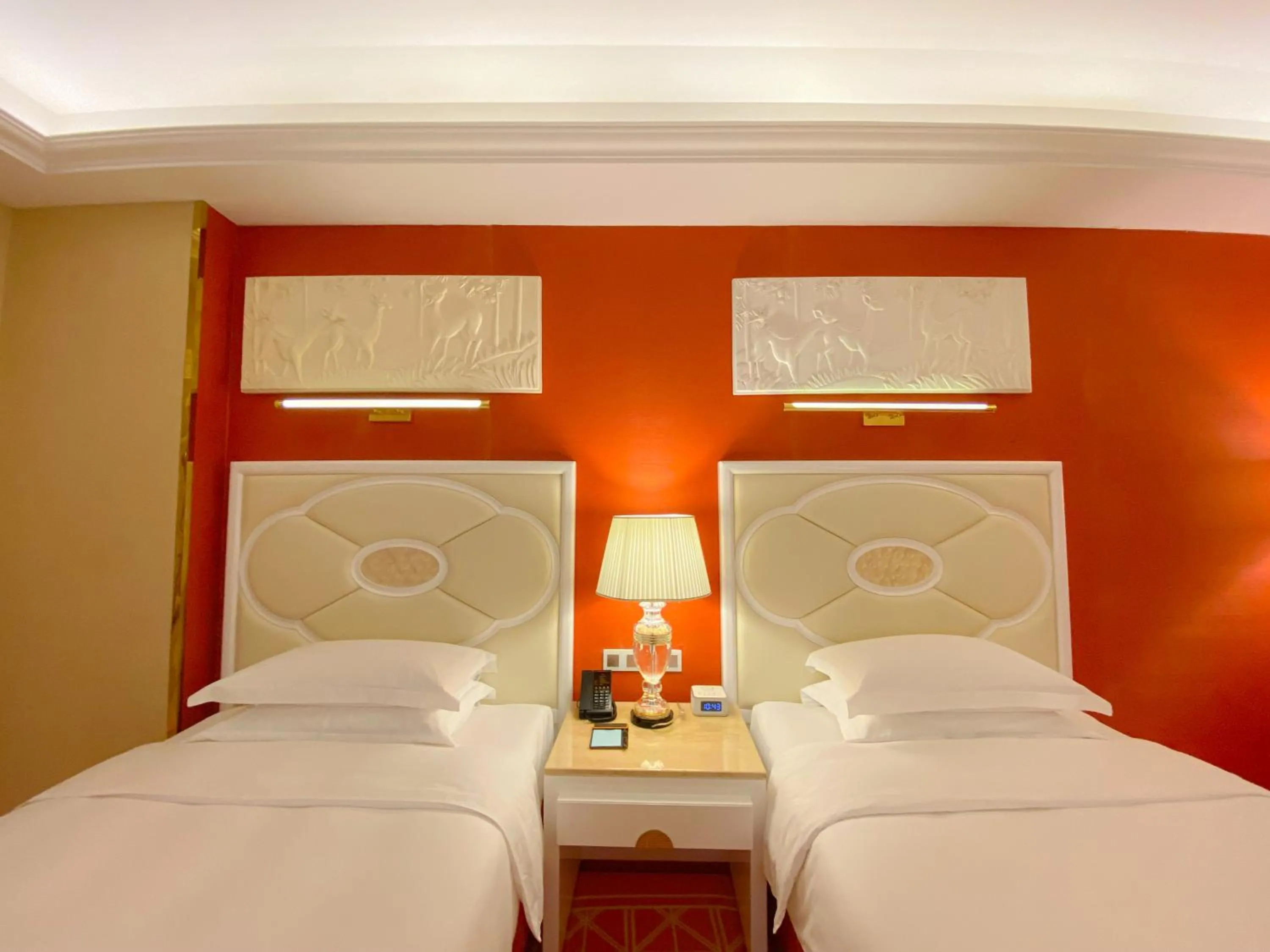 Bed in Continental Xin Hao Hotel and Resort 洲际新濠酒店