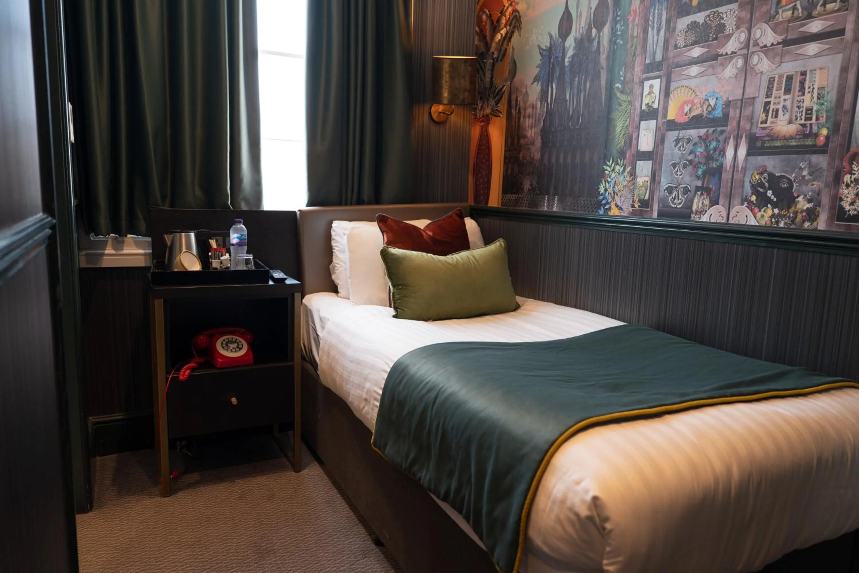 Bed in Hyde Park Green