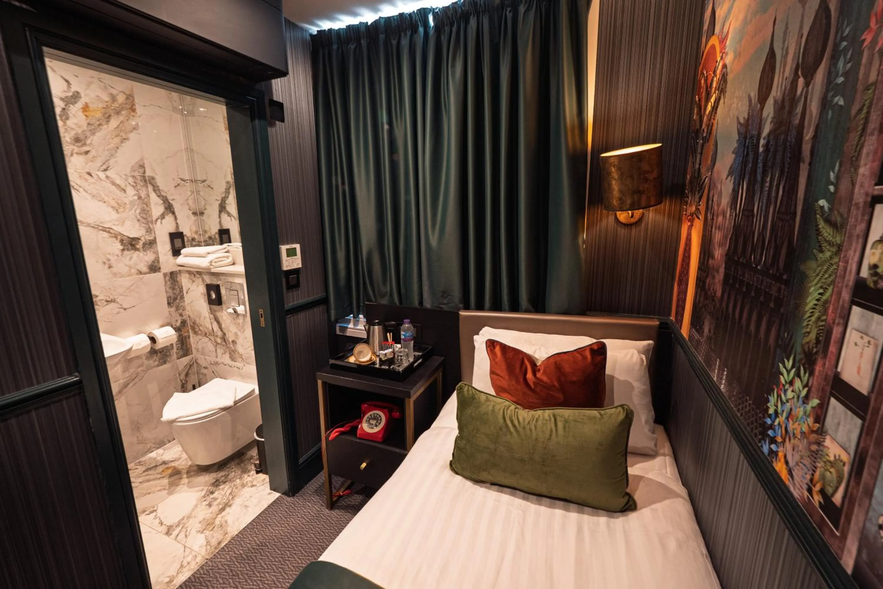 Bed in Hyde Park Green