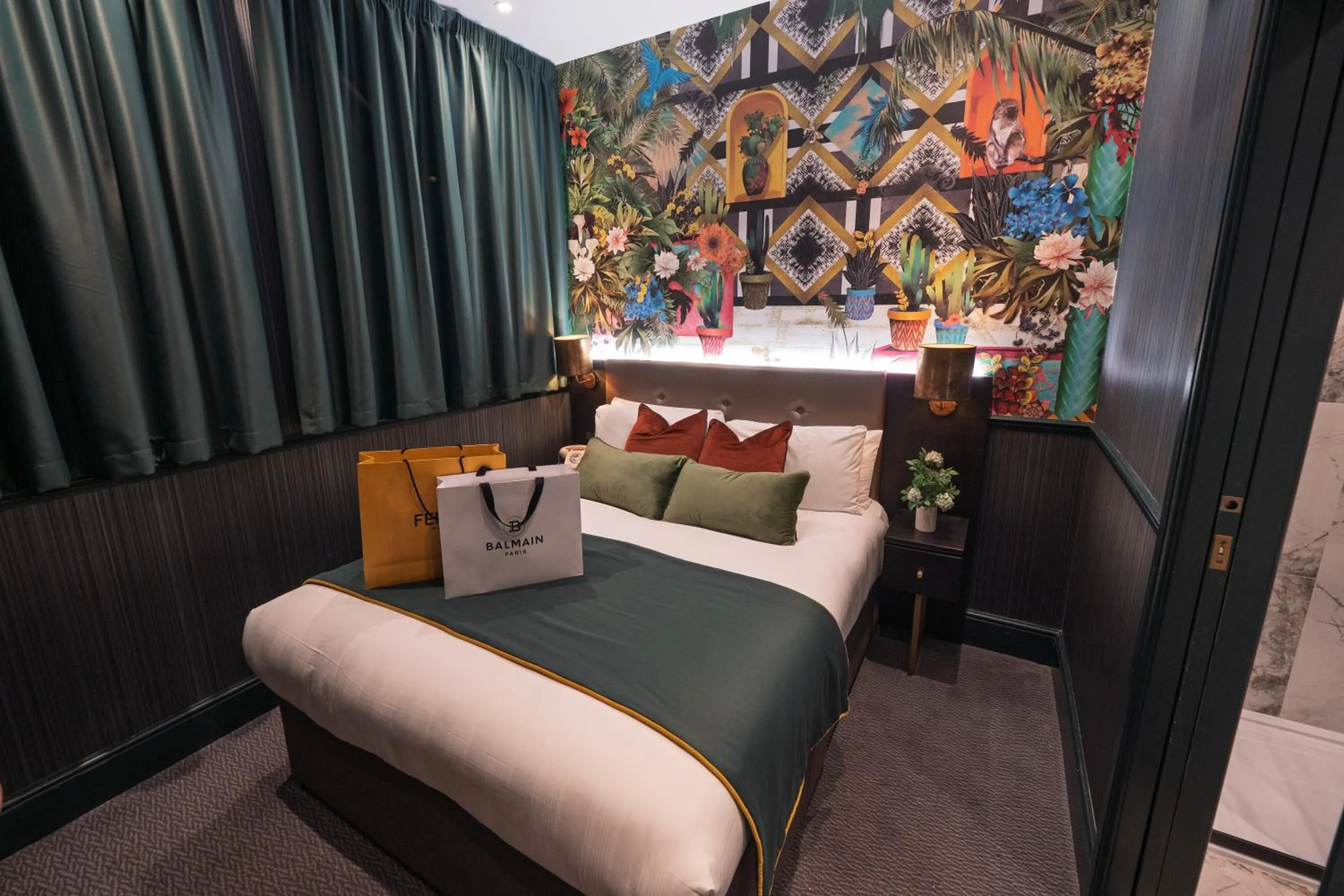 Bed in Hyde Park Green