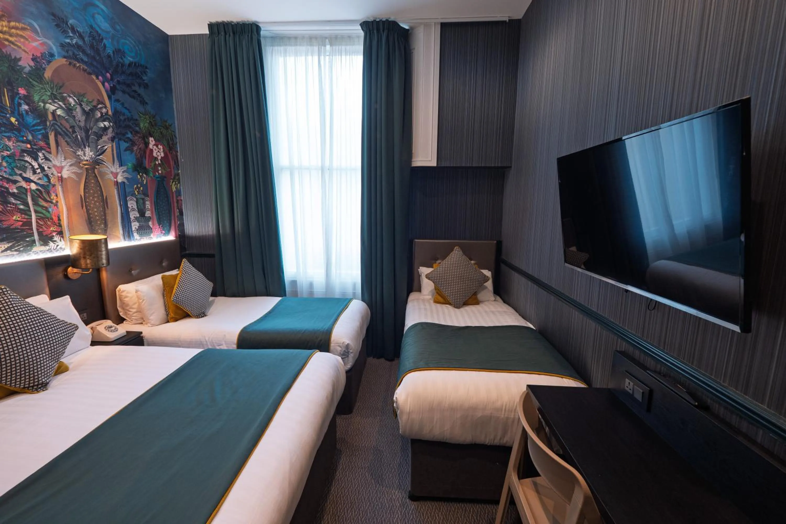 Bed in Hyde Park Green