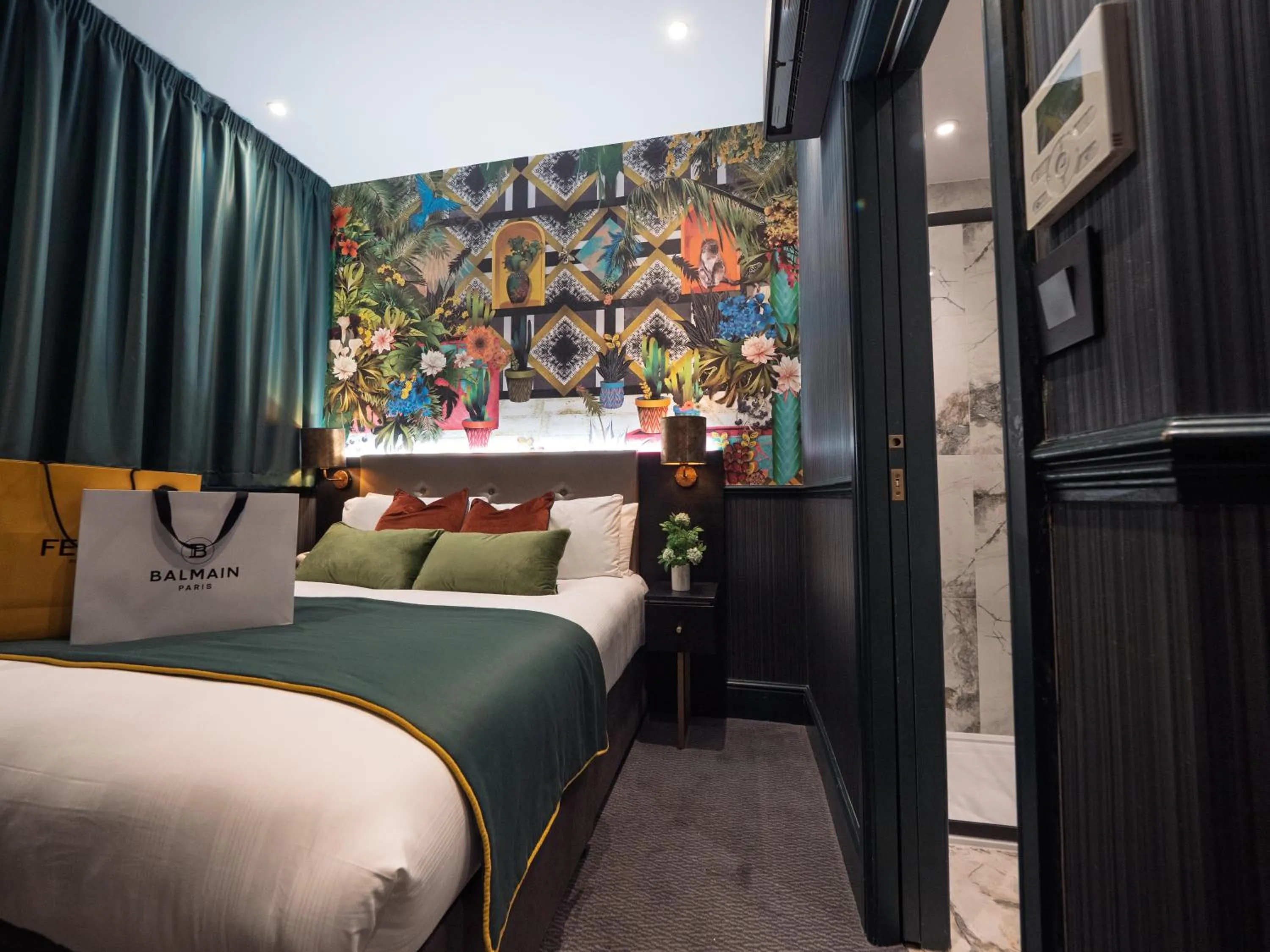 Bed in Hyde Park Green