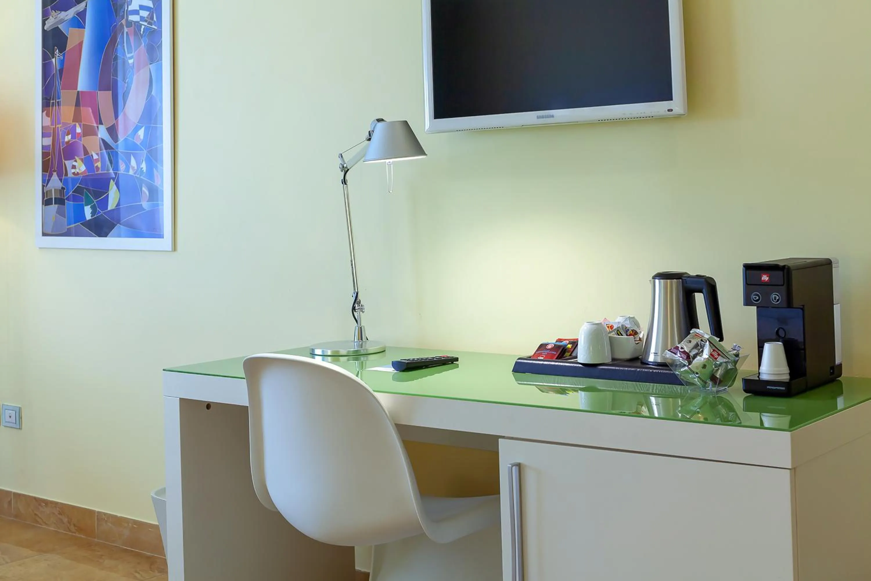 Coffee/tea facilities in Mercure Villa Romanazzi Carducci Bari