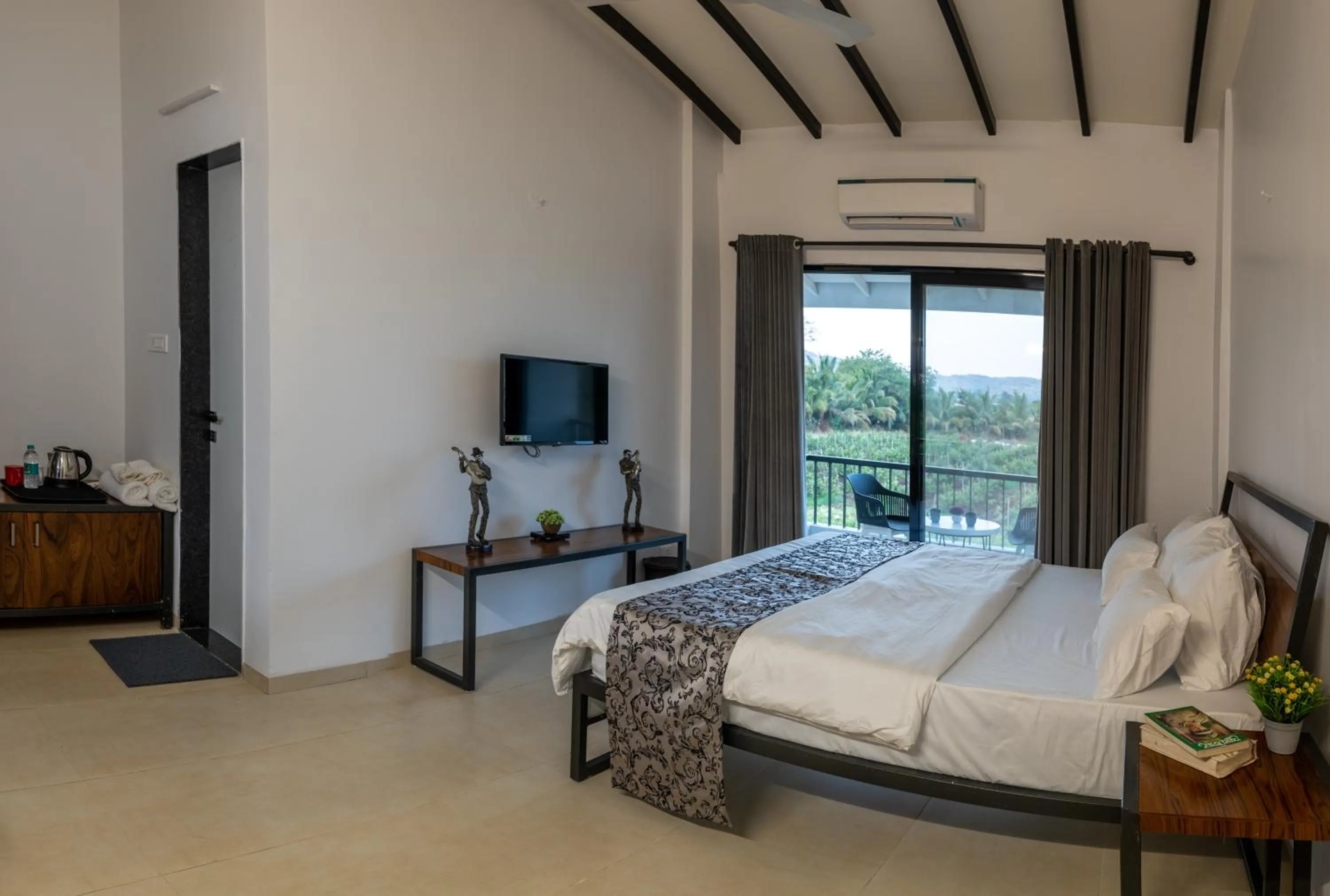 Photo of the whole room, Bed in The Green Estate Resort