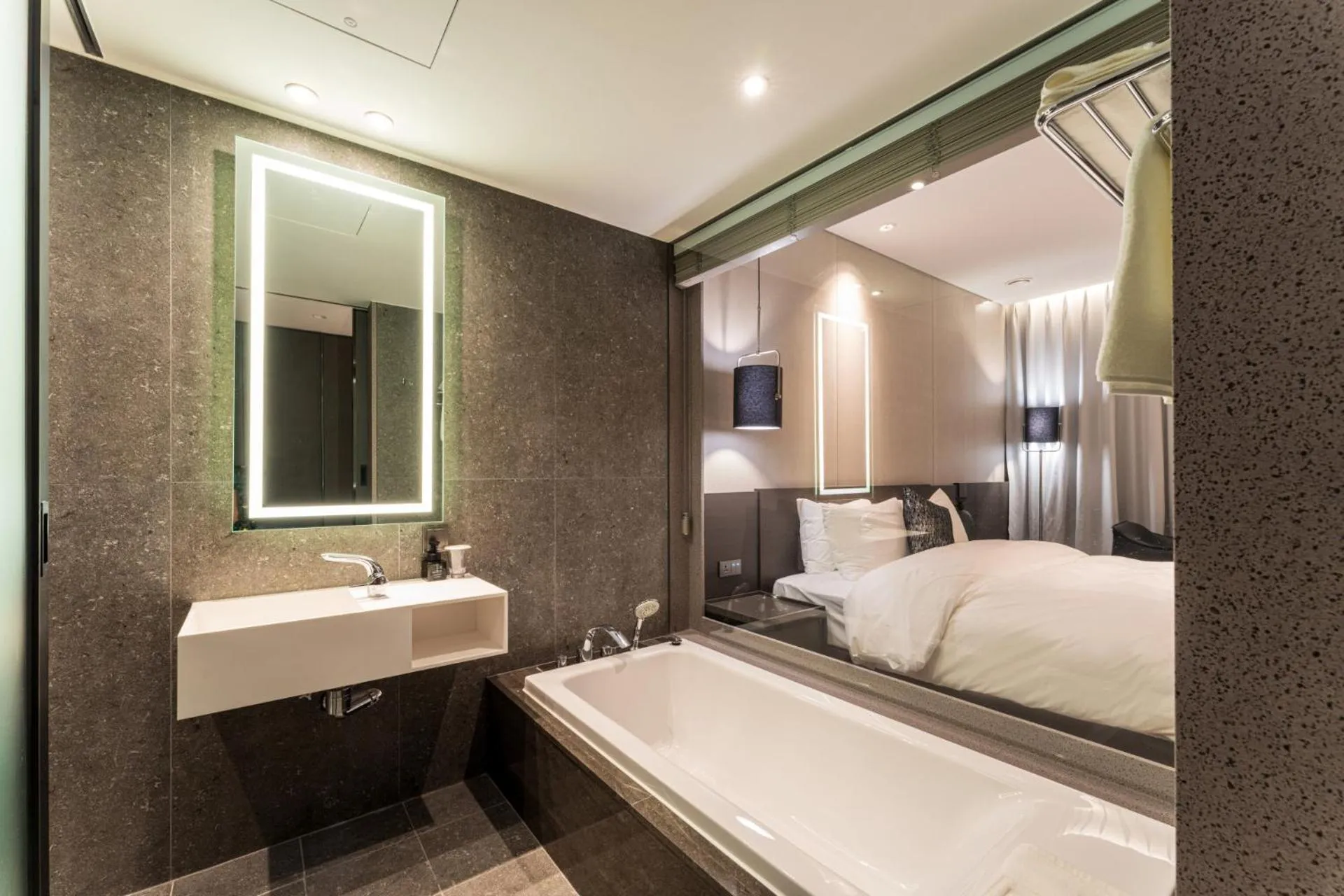 Bathroom, Bed in Hotel SoulHada