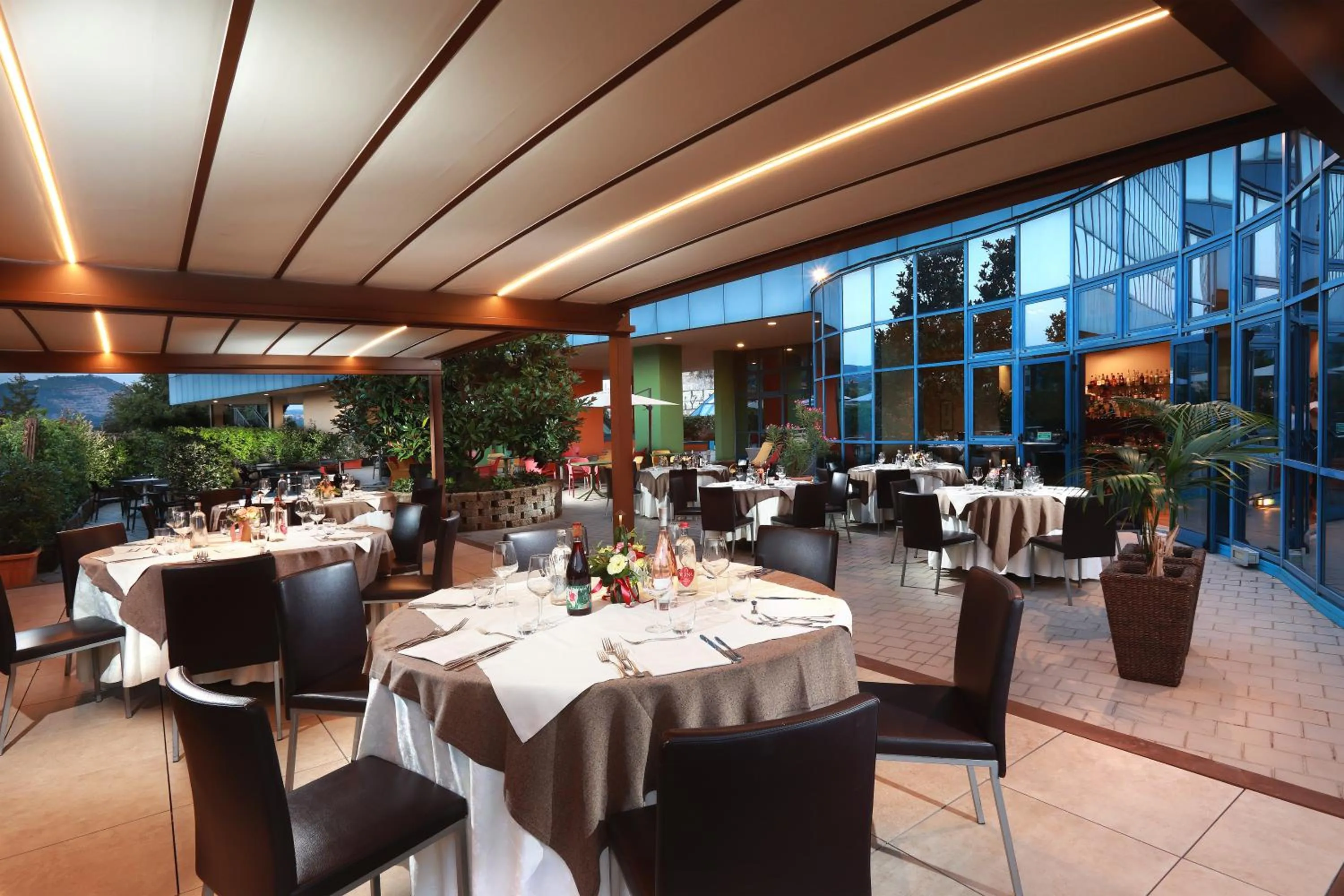 Restaurant/places to eat in Tuscany Inn