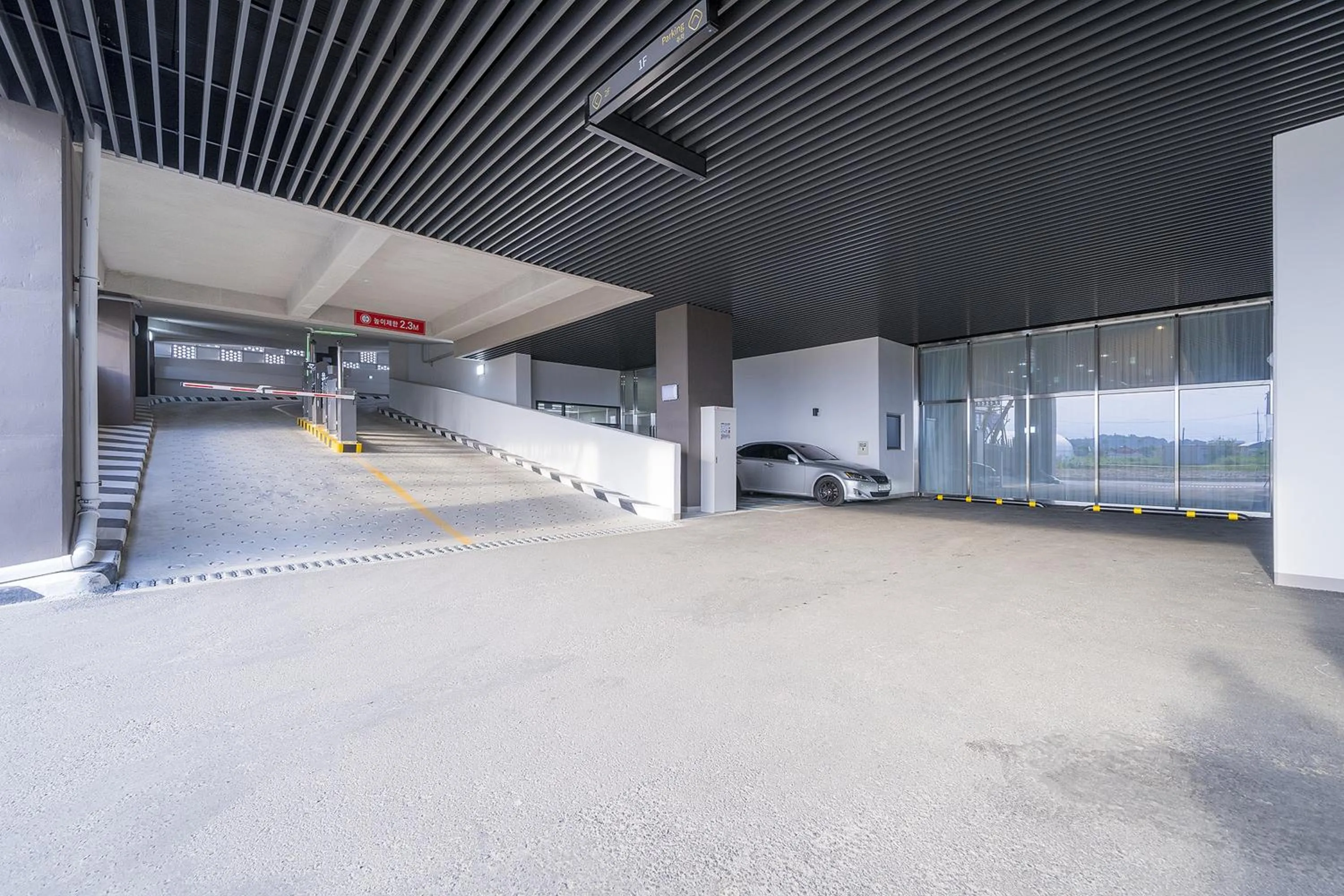 Parking in Gangneung Chonpines Ocean Suites Hotel