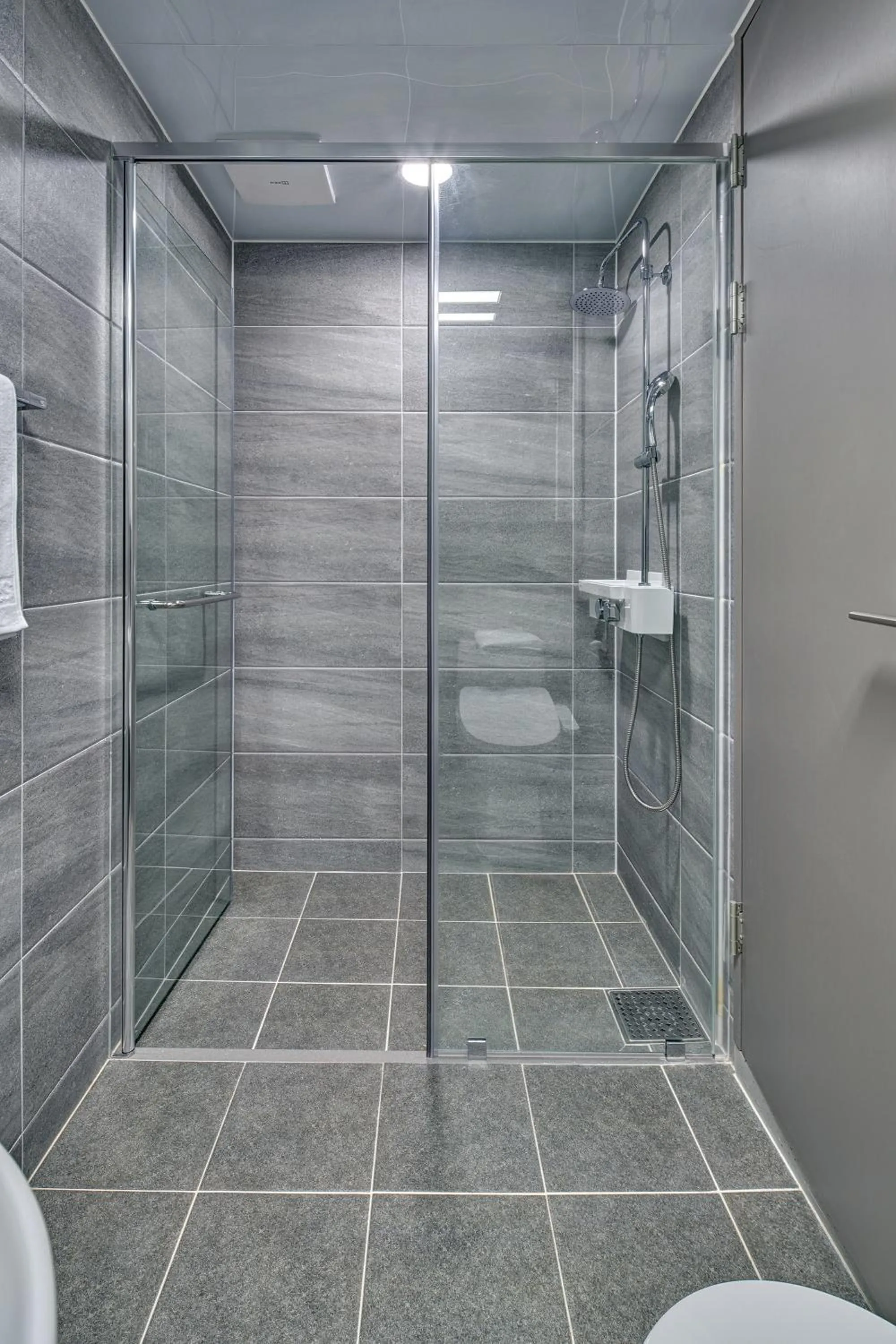 Shower in Gangneung Chonpines Ocean Suites Hotel