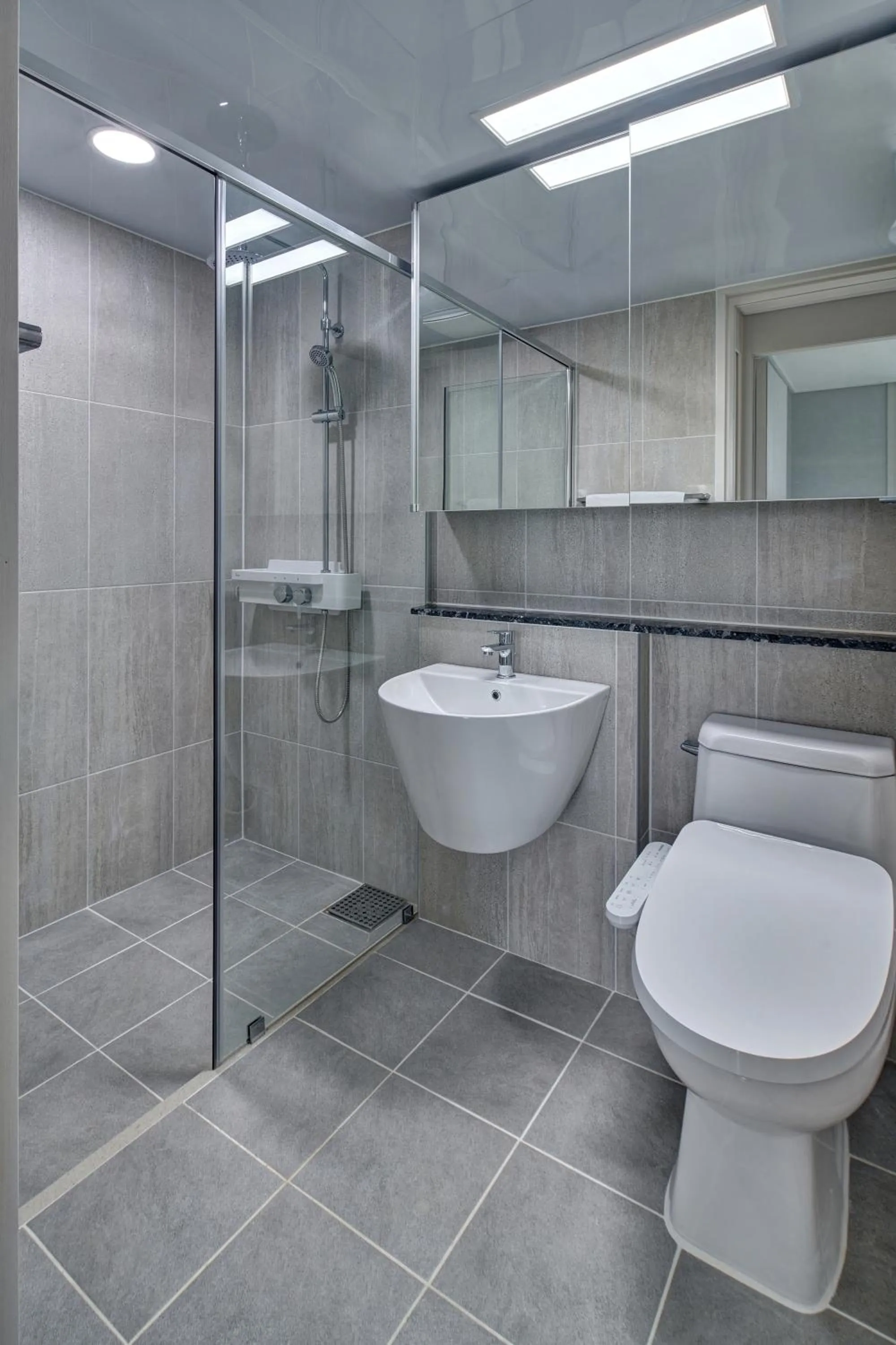 Toilet in Gangneung Chonpines Ocean Suites Hotel