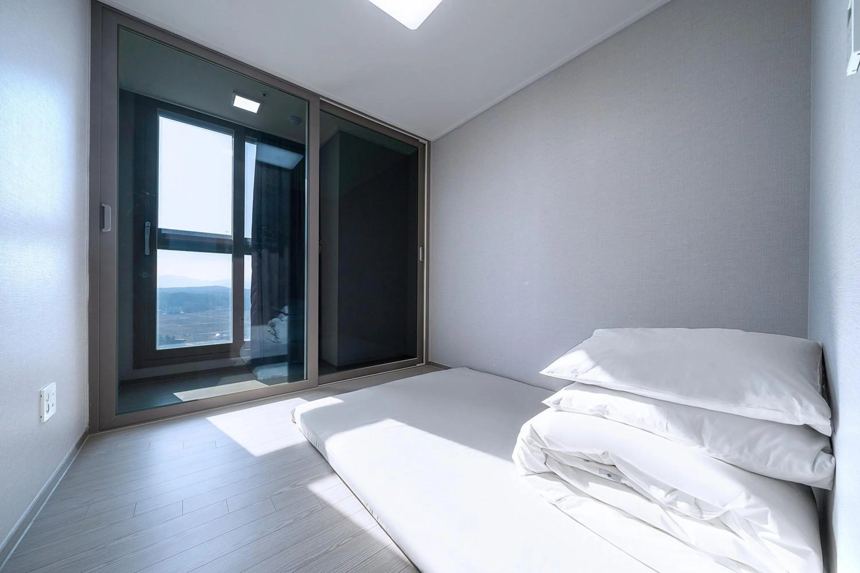 Decorative detail, Bed in Gangneung Chonpines Ocean Suites Hotel