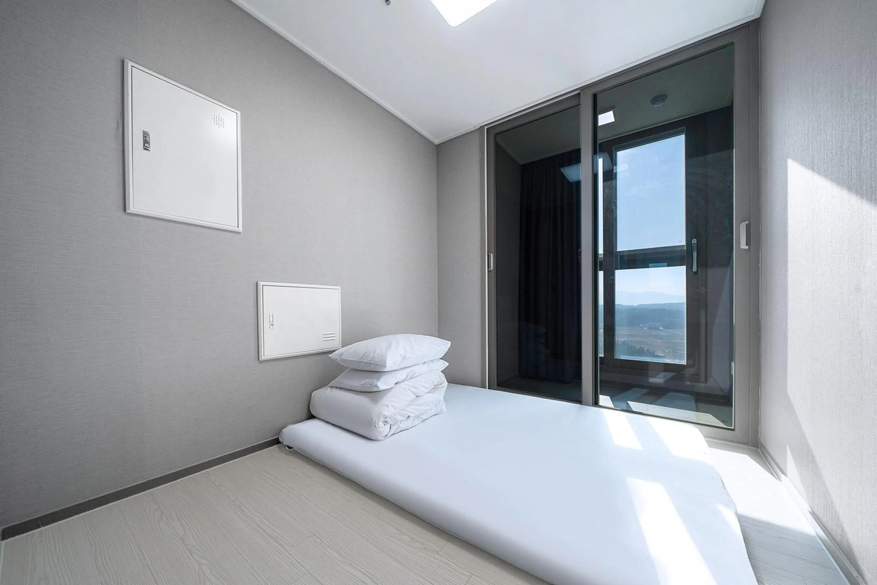 Decorative detail, Bed in Gangneung Chonpines Ocean Suites Hotel