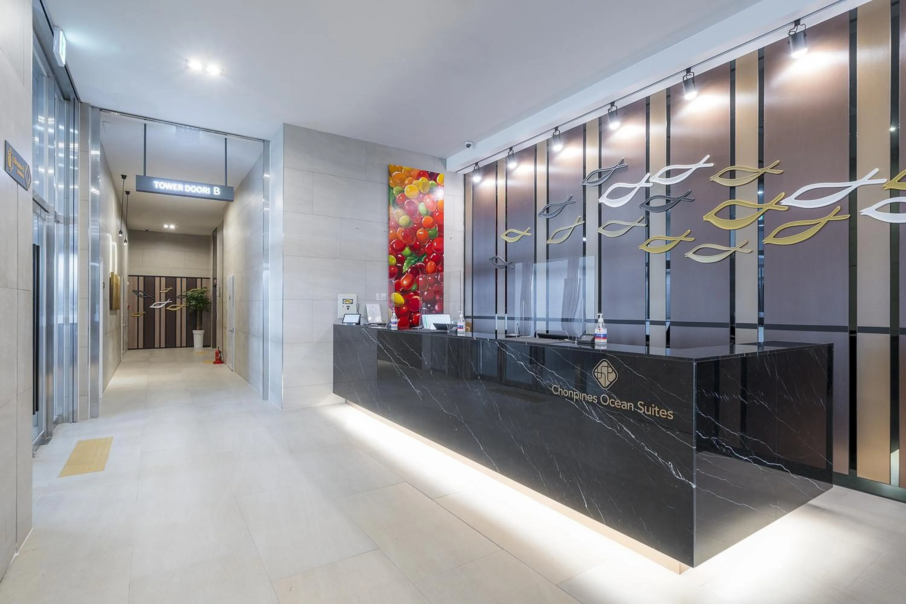 Lobby or reception in Gangneung Chonpines Ocean Suites Hotel