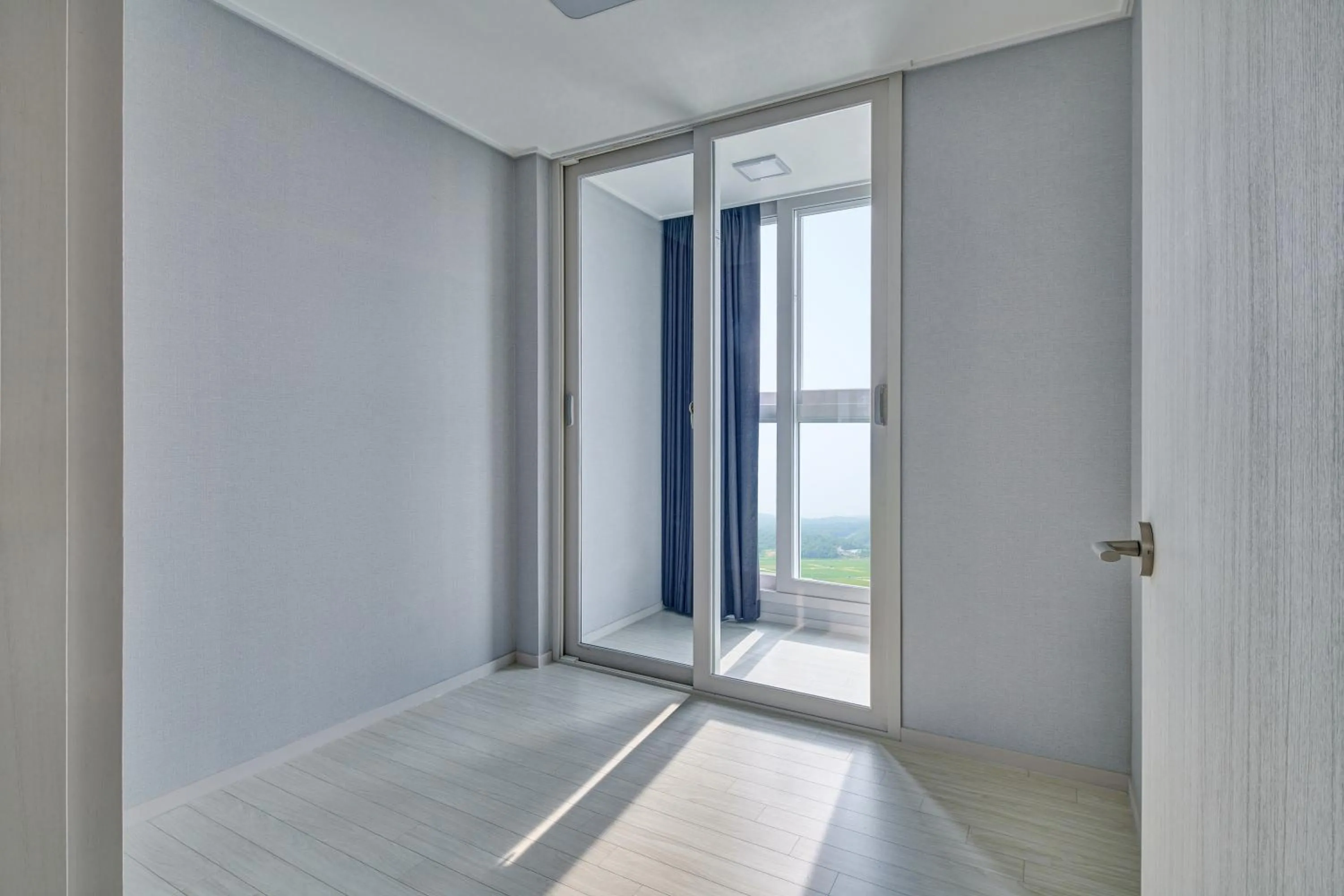 Bedroom, Bed in Gangneung Chonpines Ocean Suites Hotel